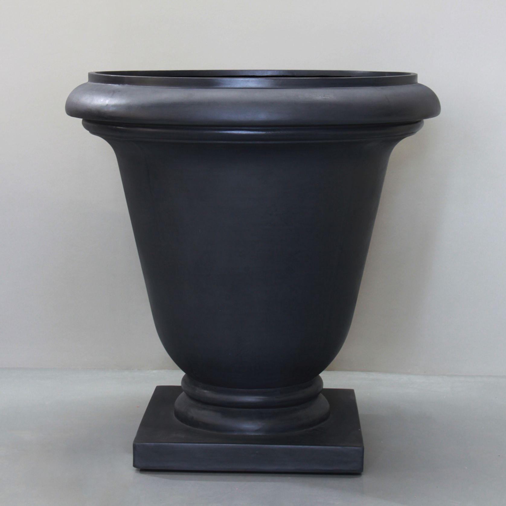 Balbianello Urn gallery detail image