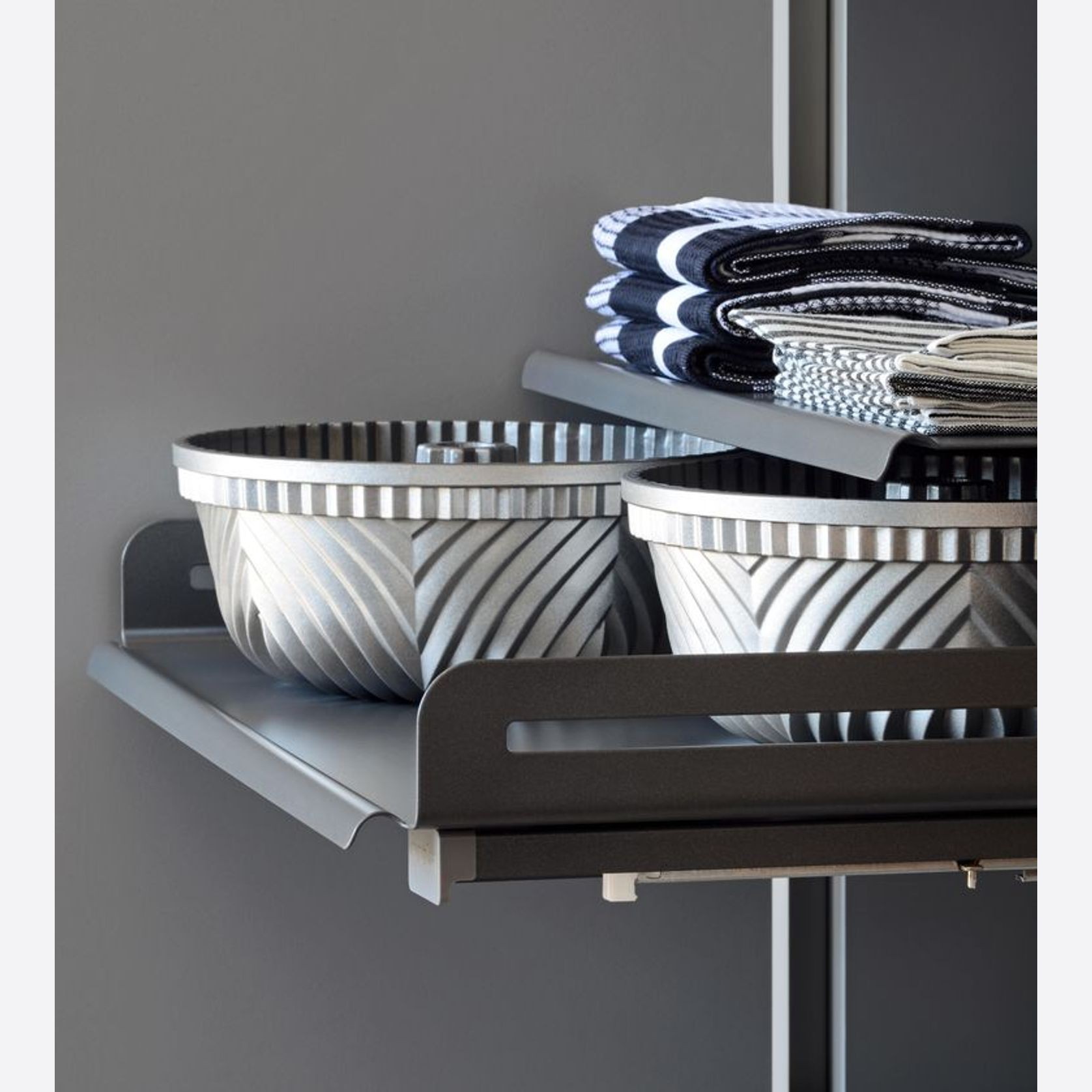 Peka Extendo 900mm | Pull out Shelf gallery detail image