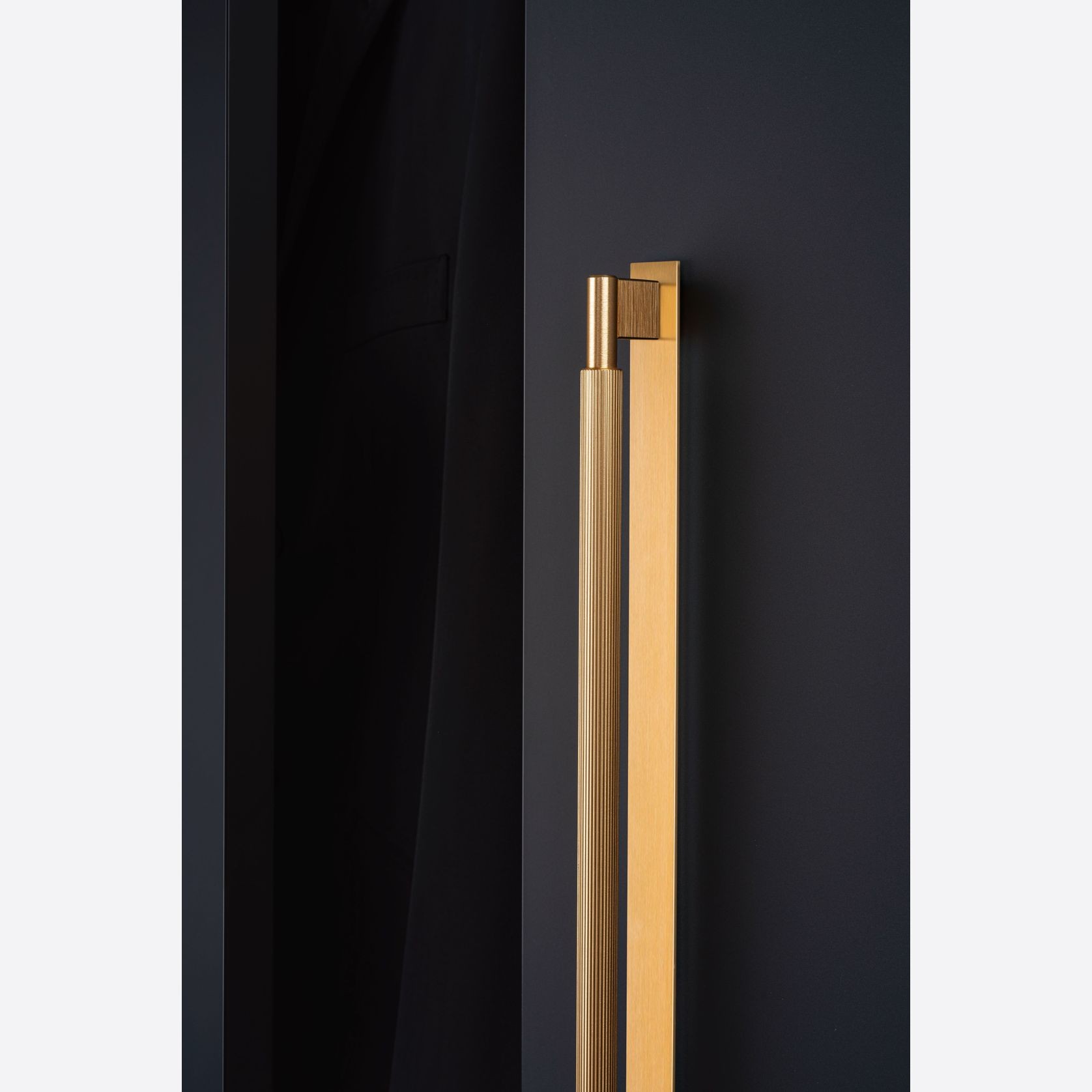 ARPA PLATE Cabinet Handle gallery detail image