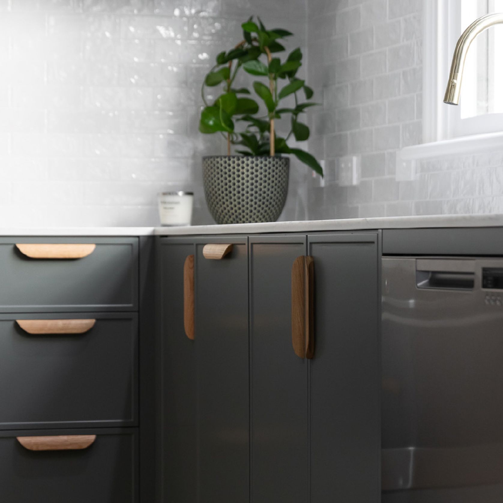 Cadello Crest Timber Handles gallery detail image