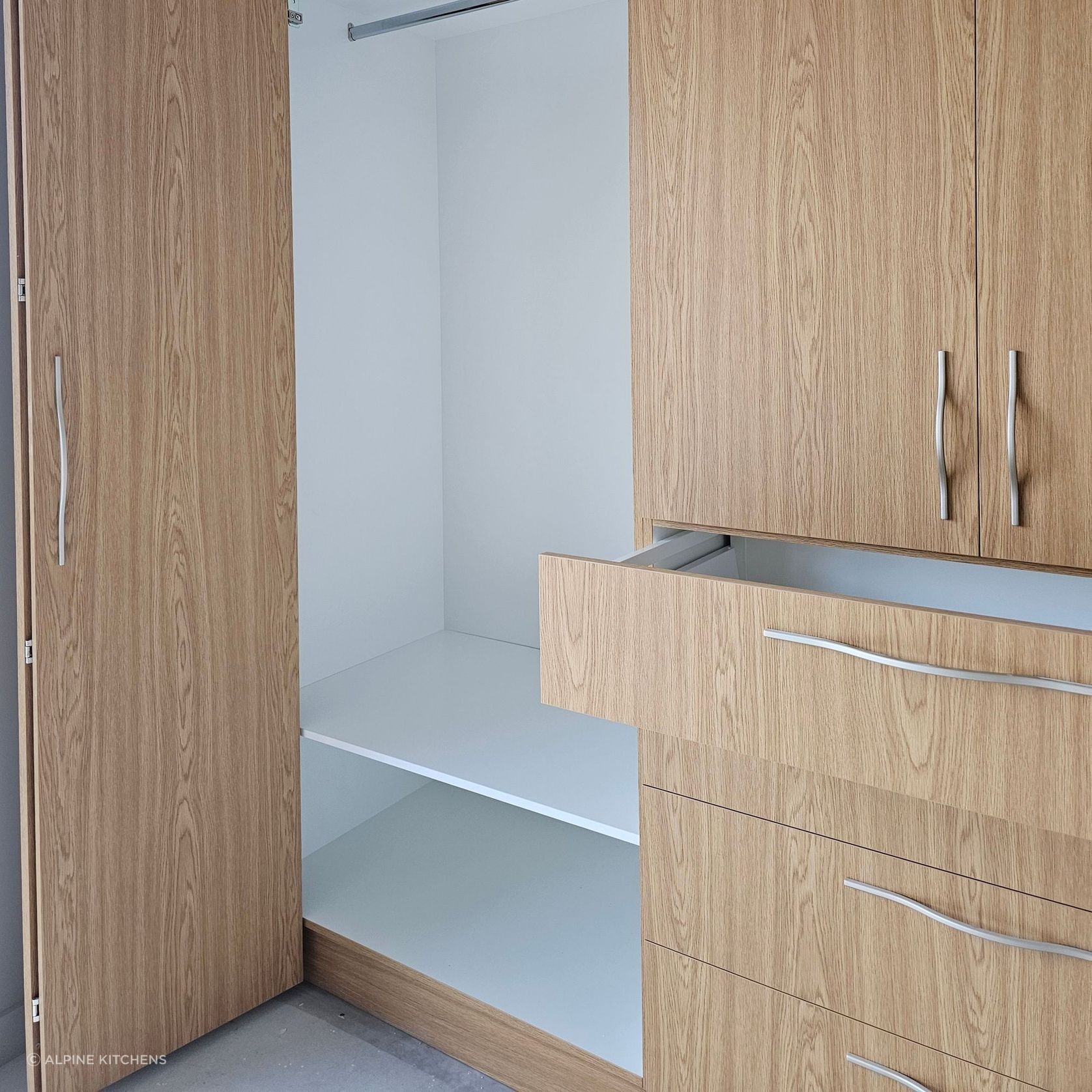 Capri Bow Handle gallery detail image