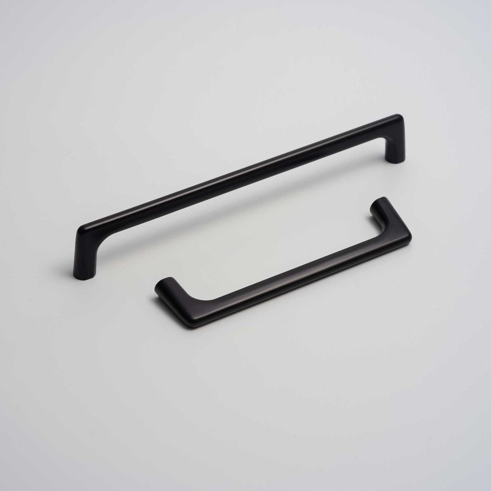 Kitchen handles Surfers Paradise Matt black /Brushed brass/Brushed nickel gallery detail image