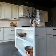 Cascada Traditional Kitchen Cabinetry gallery detail image