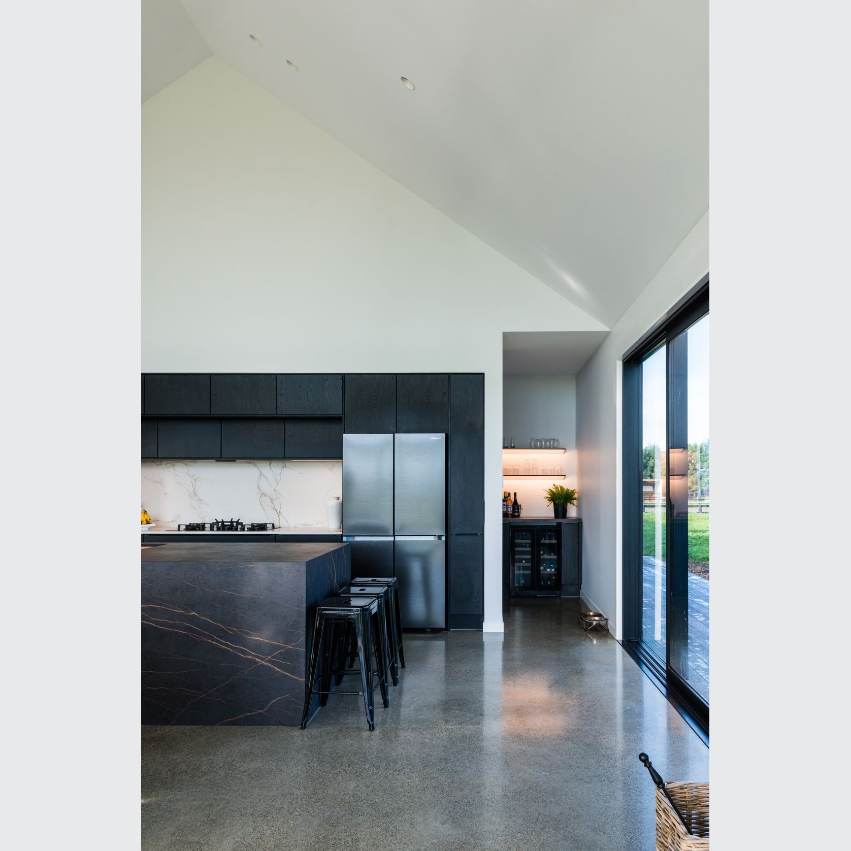 Structura Nero Oak Laminate Cabinetry gallery detail image