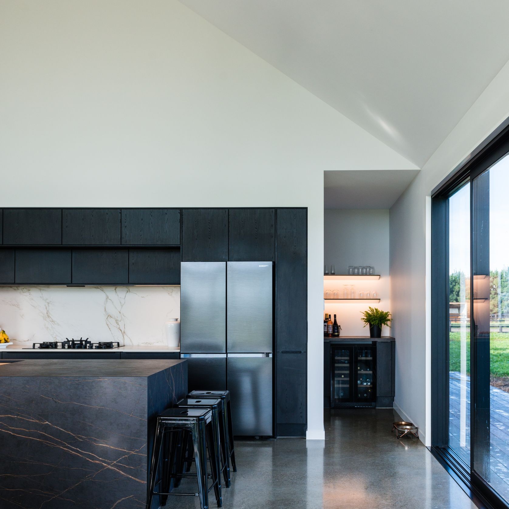 Structura Nero Oak Laminate Cabinetry gallery detail image