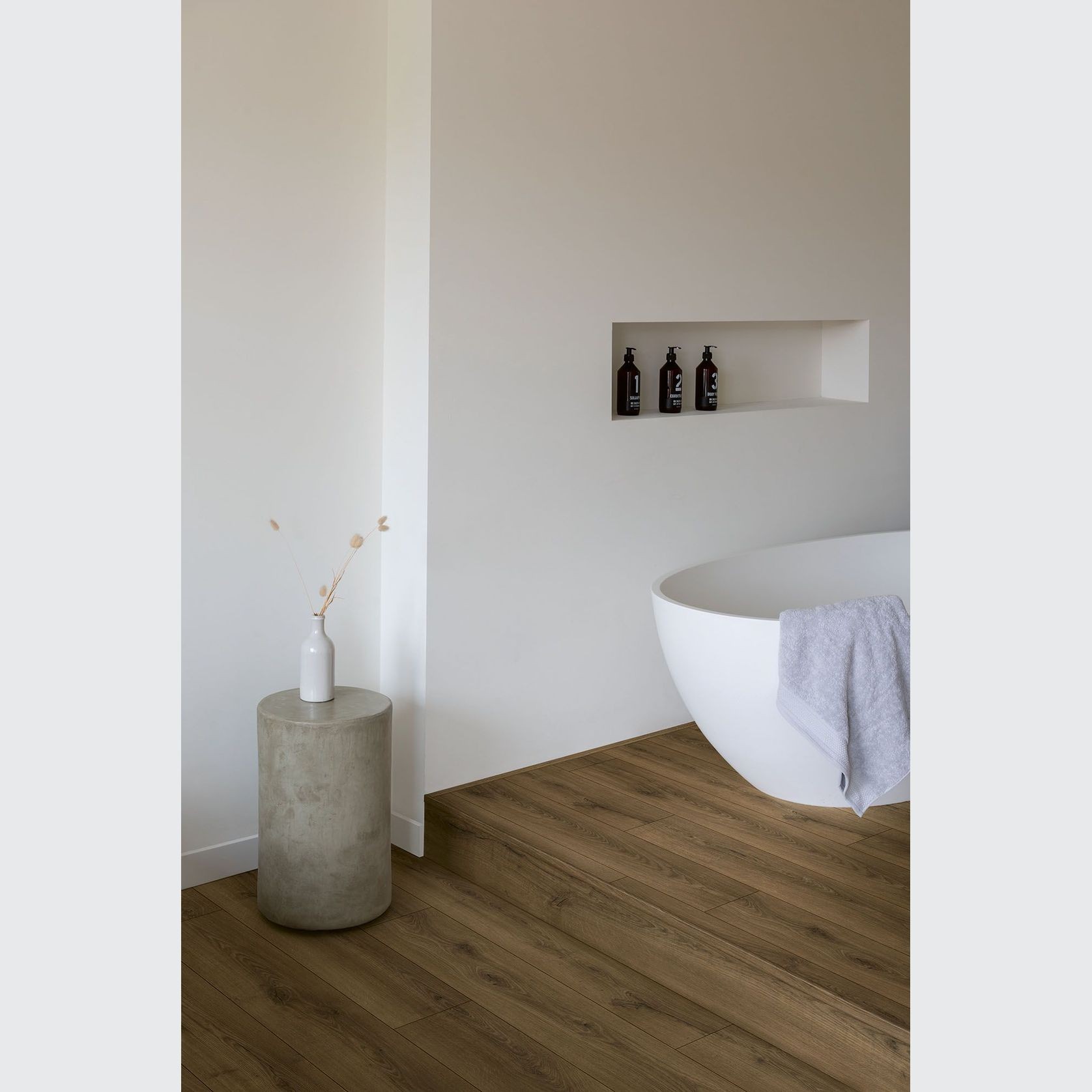 Quick-Step Classic Warm Brown Oak Laminate Flooring gallery detail image