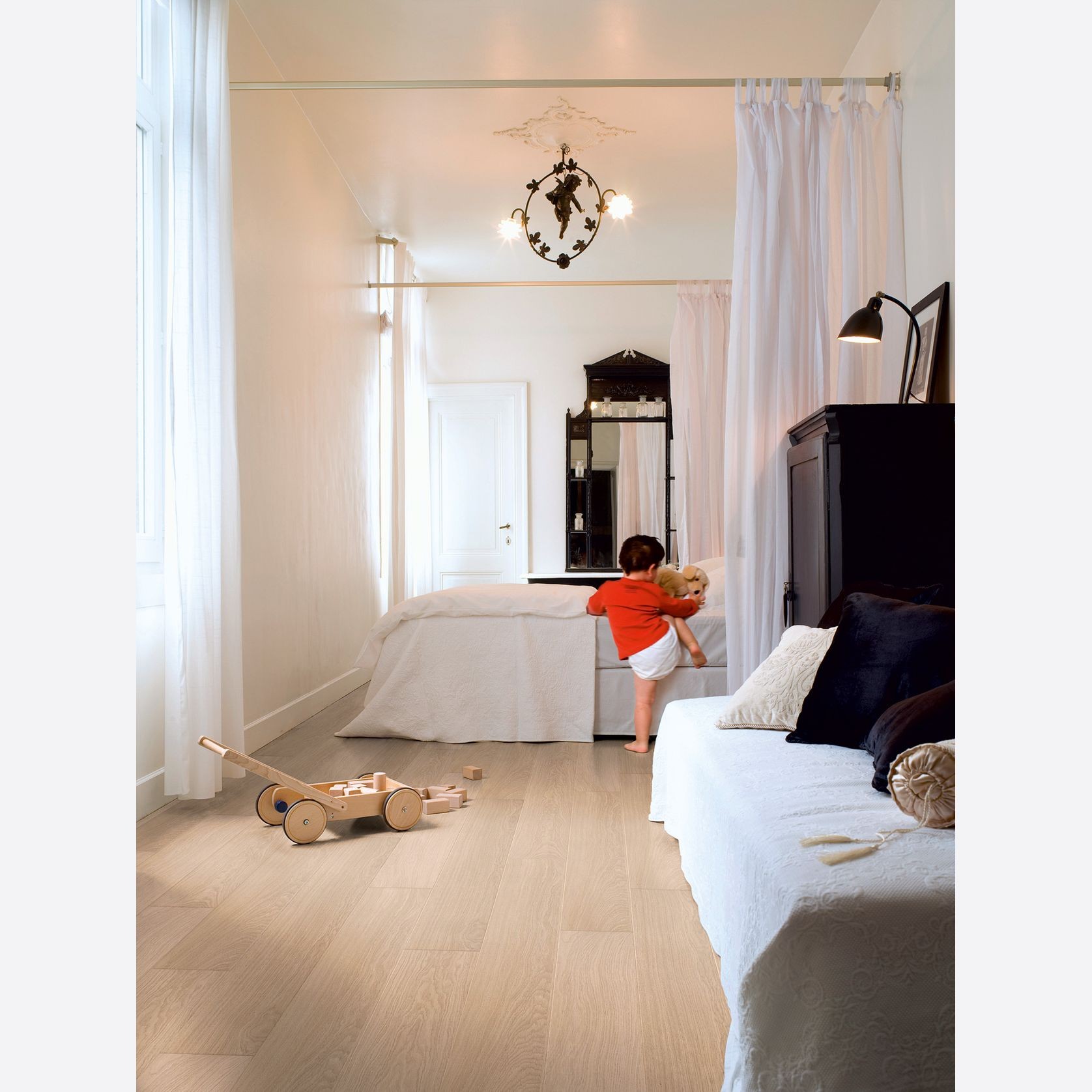 Quick-Step Impressive White Varnished Oak Laminate Flooring gallery detail image