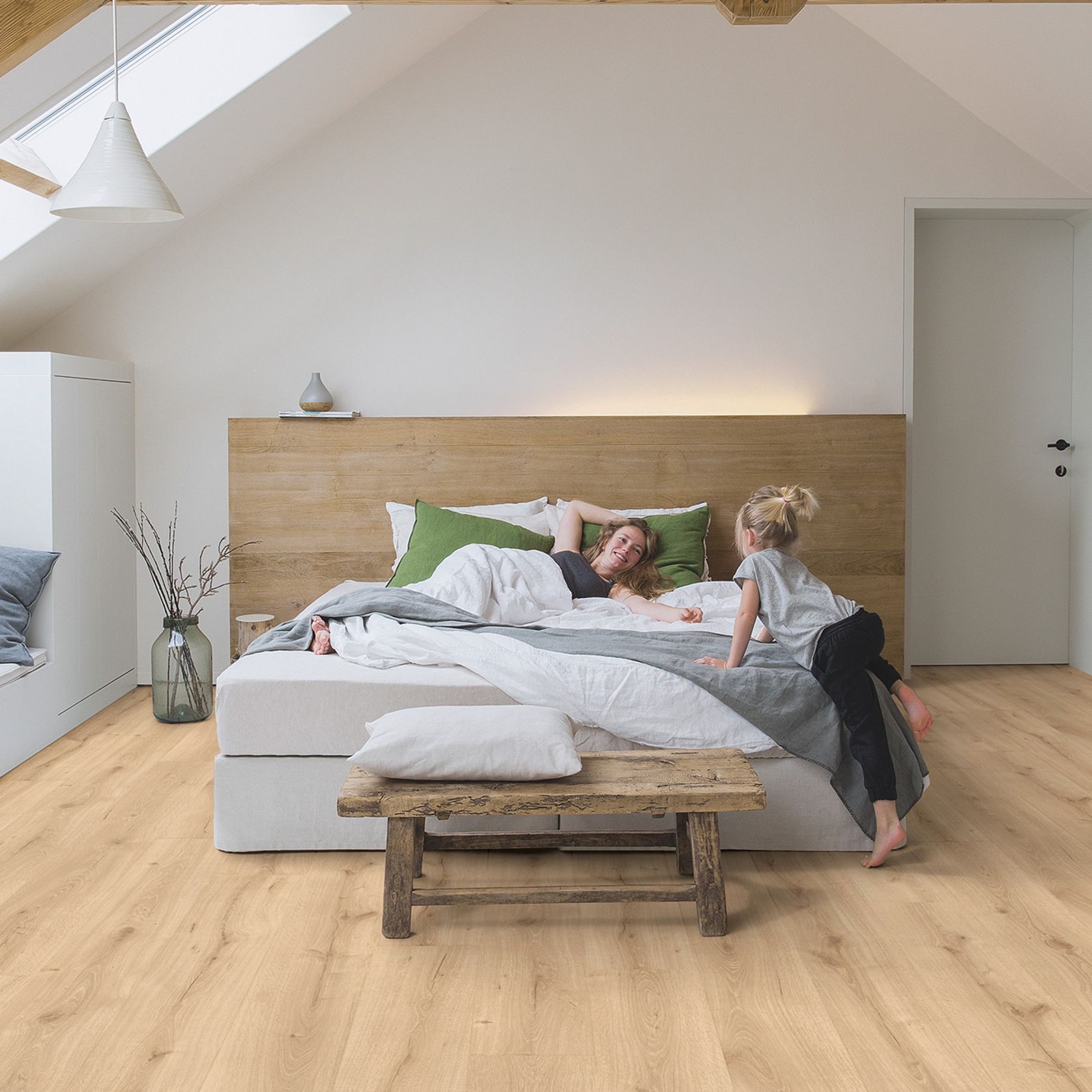 Quick-Step Majestic Desert Oak Light Natural Laminate Flooring gallery detail image