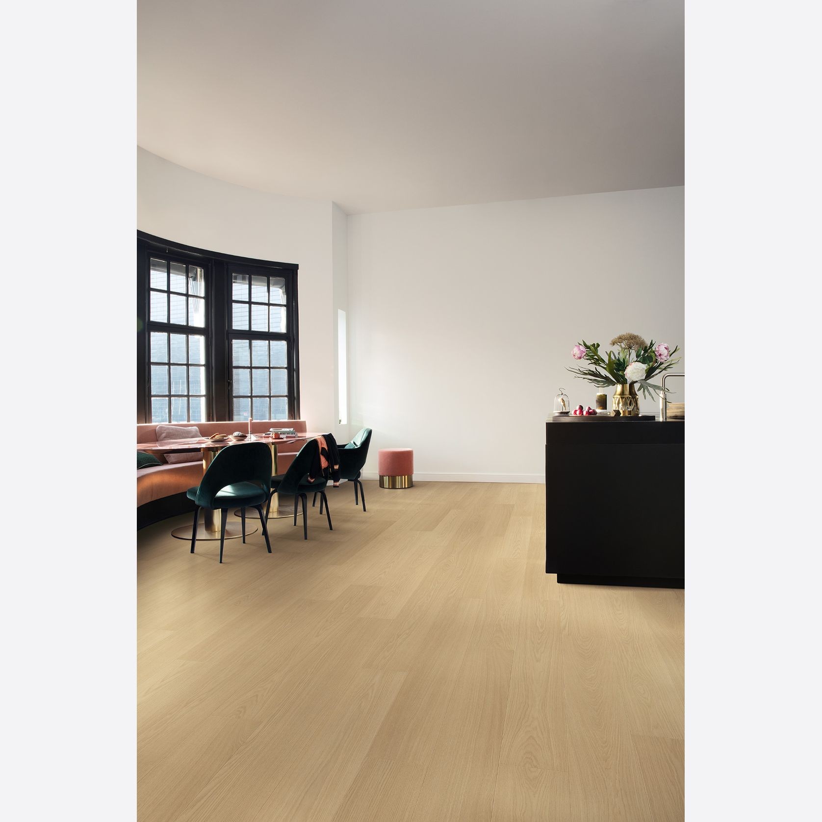 Quick-Step Perspective Nature Beige Varnished Oak Laminate Flooring gallery detail image