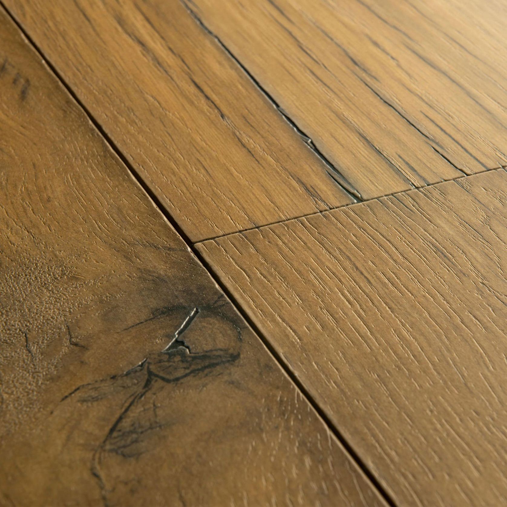 Quick-Step Perspective Nature Cracked Oak Natural Laminate Flooring gallery detail image