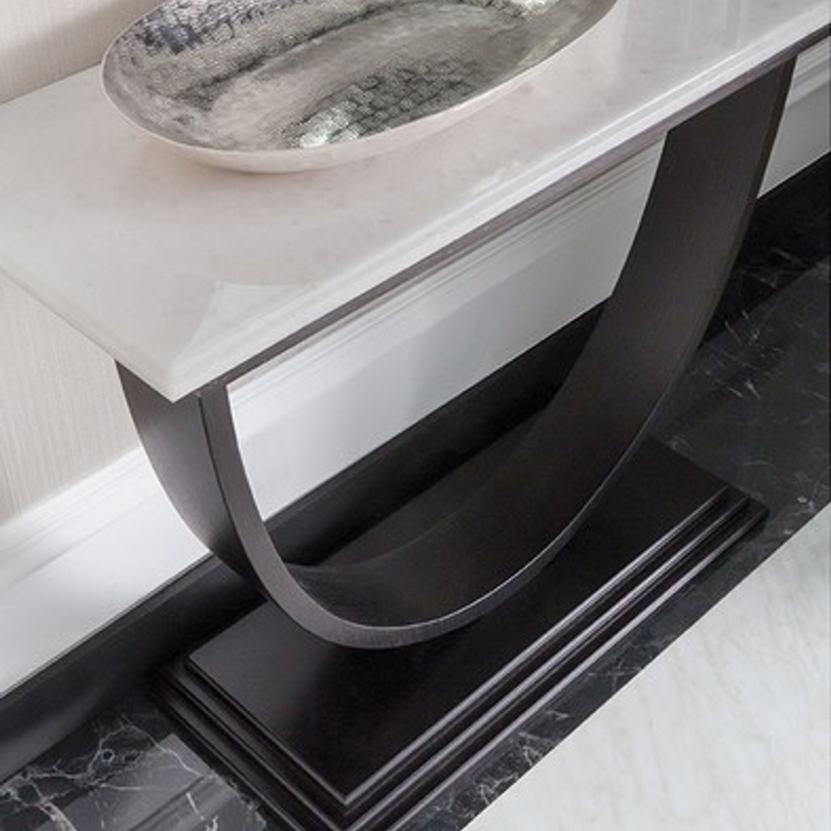 Ippolito Console gallery detail image