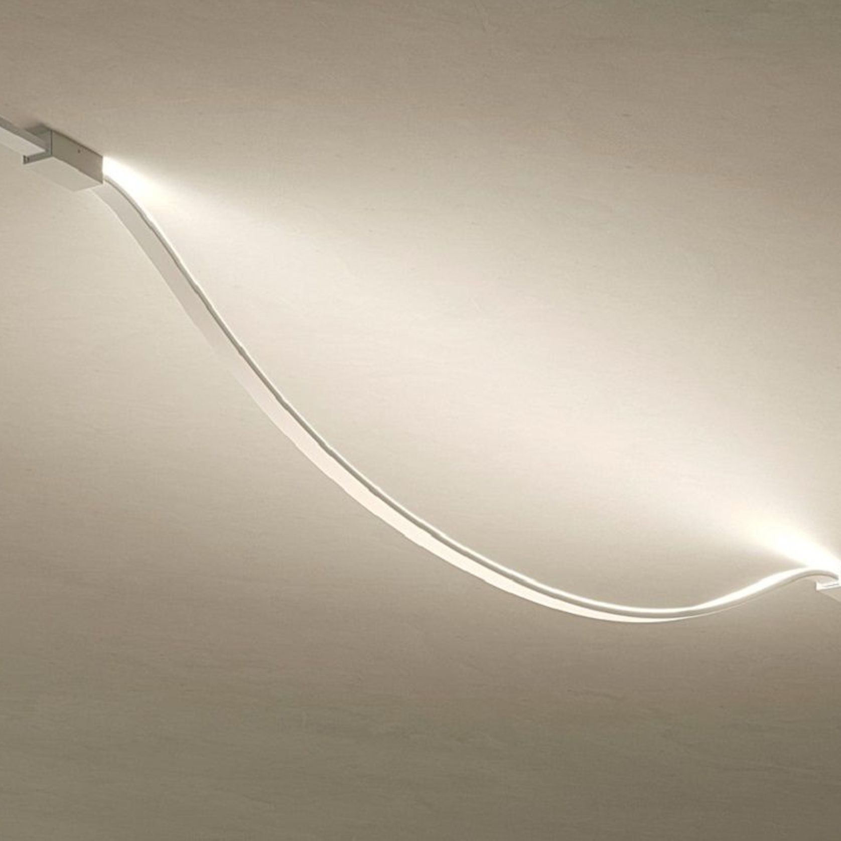 Bow Configurable Lamp gallery detail image