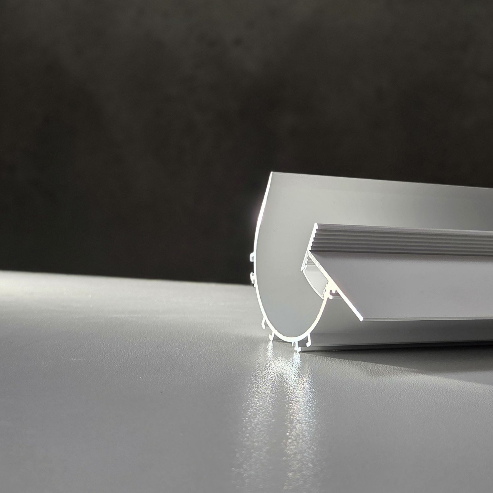 TL020 Vaulted extrusion for cove lighting