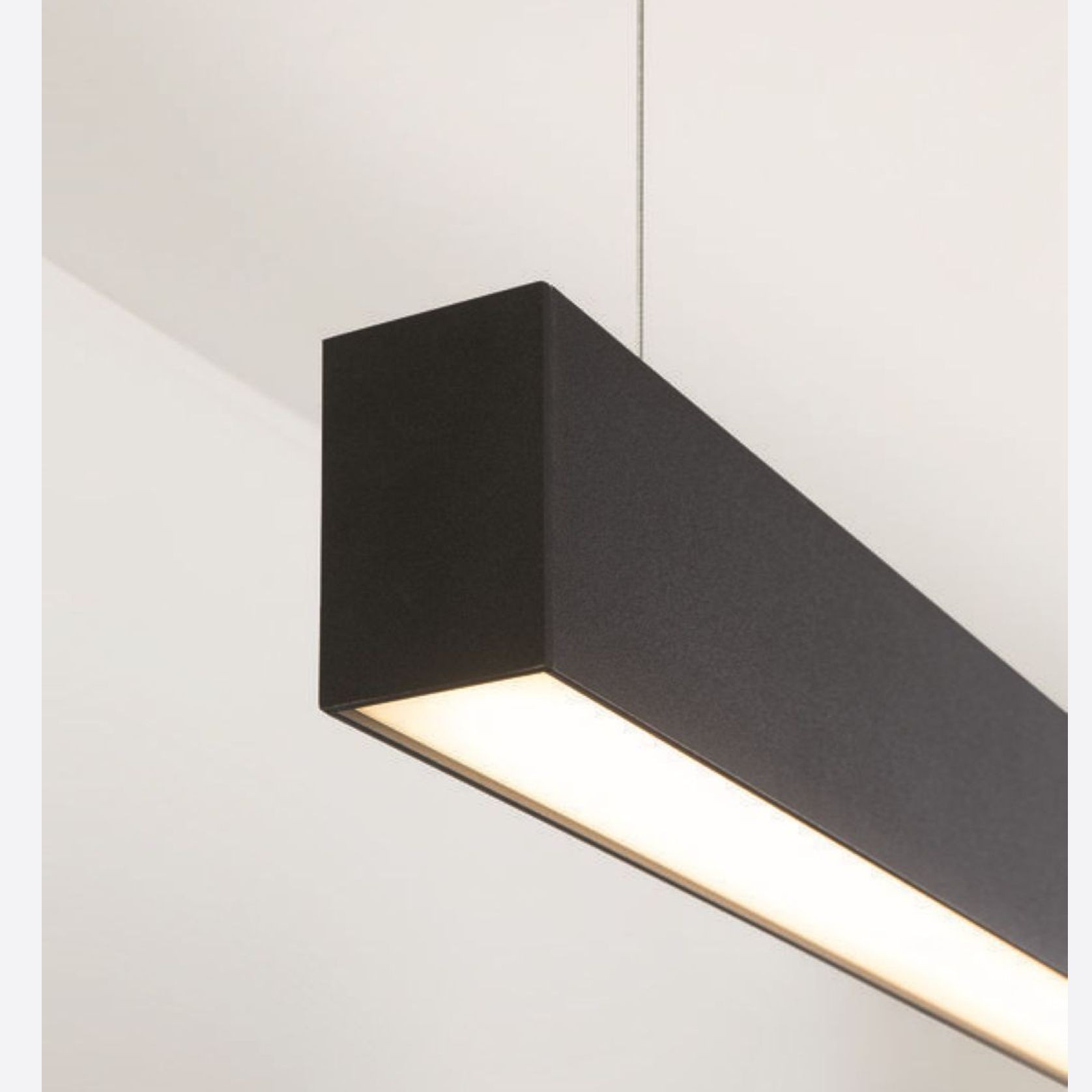 Blex-091 black suspended extrusion for office lighting