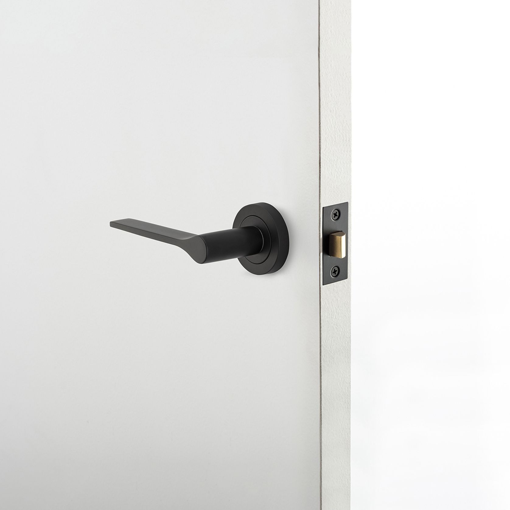 Iver Como Door Lever Handle on Round Rose Passage gallery detail image