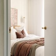 Iver Stirling Door Lever Handle on Round Rose gallery detail image