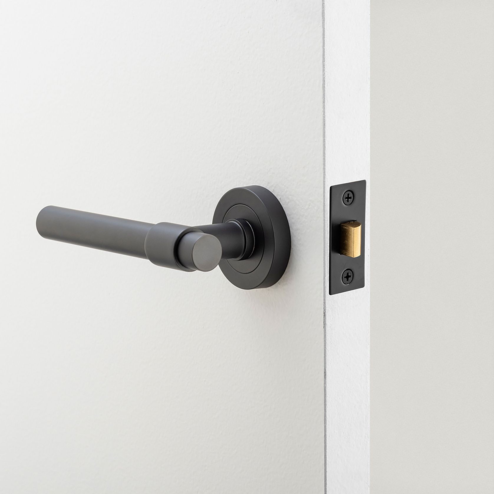 Iver Helsinki Door Lever Handle on Round Rose gallery detail image