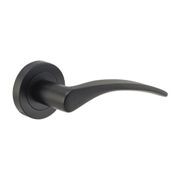 Iver Oxford Door Lever Handle on Round Rose gallery detail image