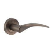 Iver Oxford Door Lever Handle on Round Rose gallery detail image
