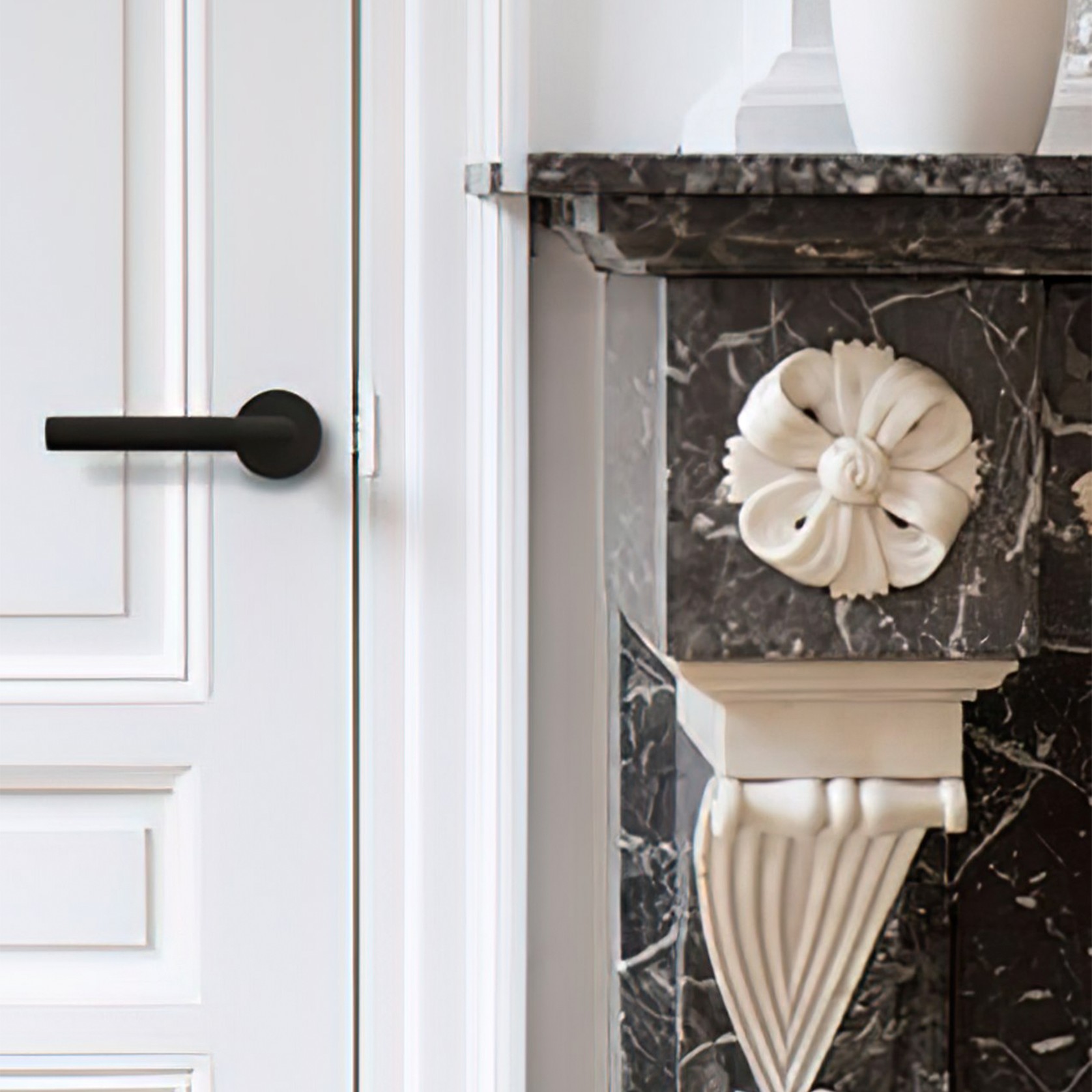 Formani BASICS LB2-19 Door Lever Handle on Rose gallery detail image