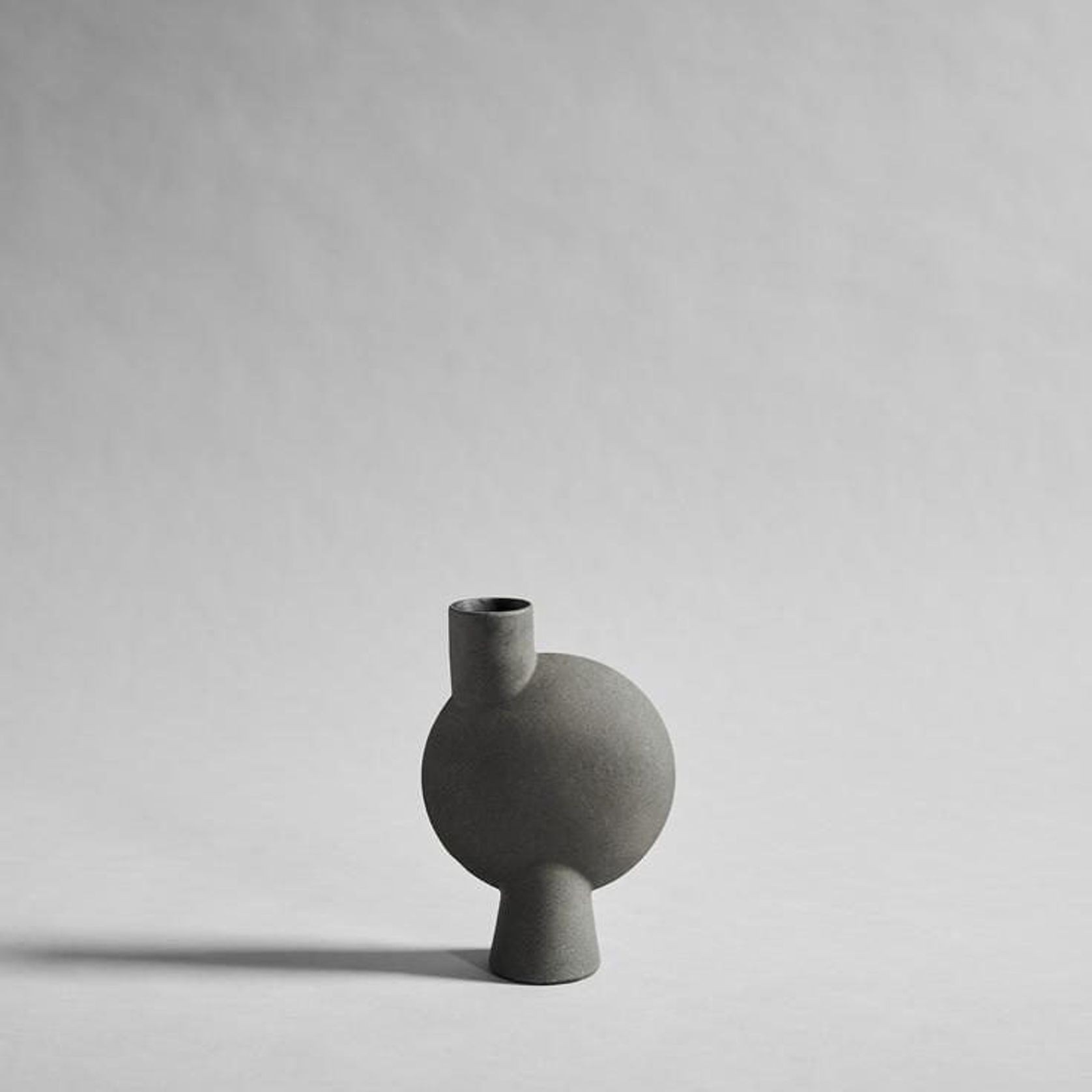 101 Sphere Vase Medio Dark Grey gallery detail image