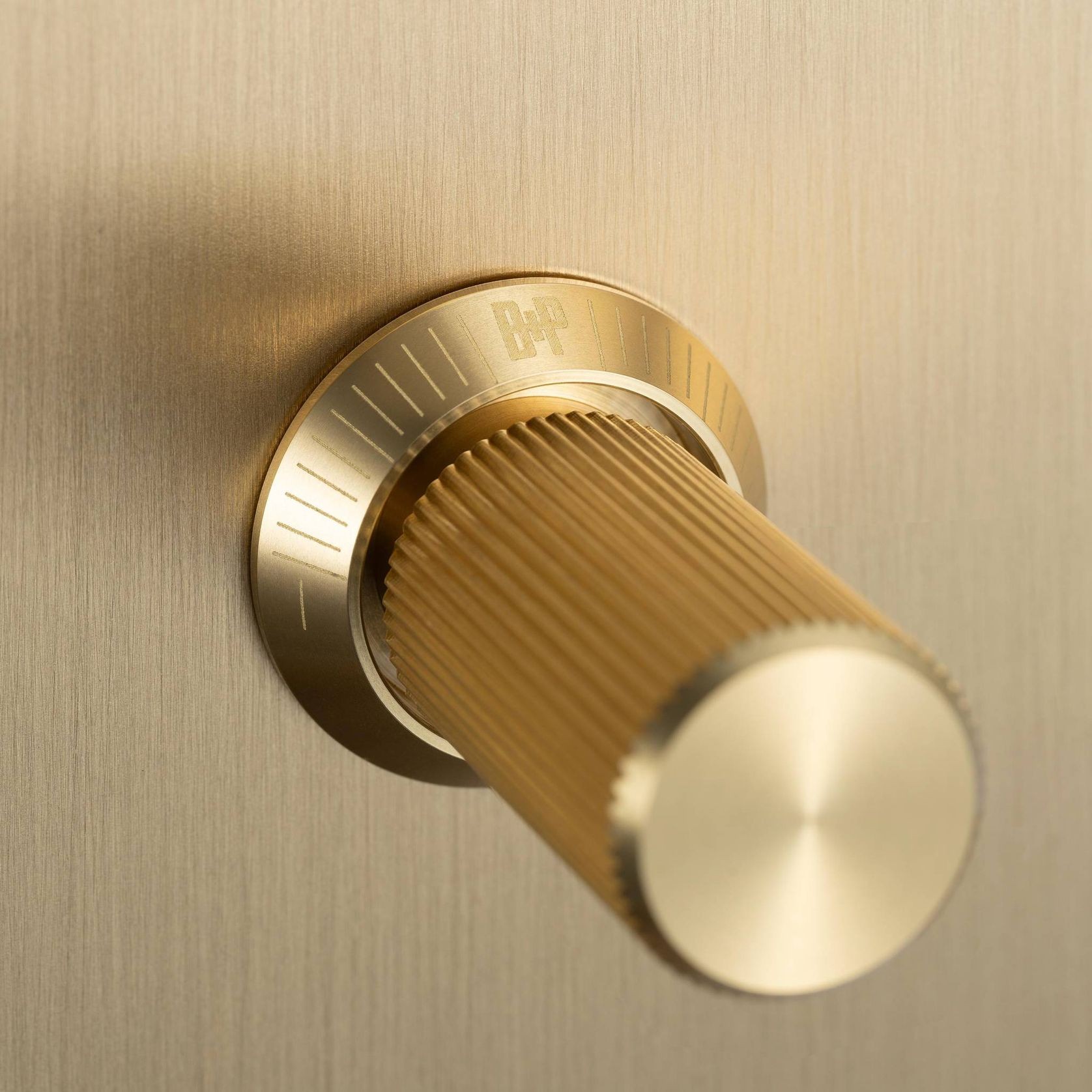 2G Toggle + Dimmer | Horizontal | Linear gallery detail image