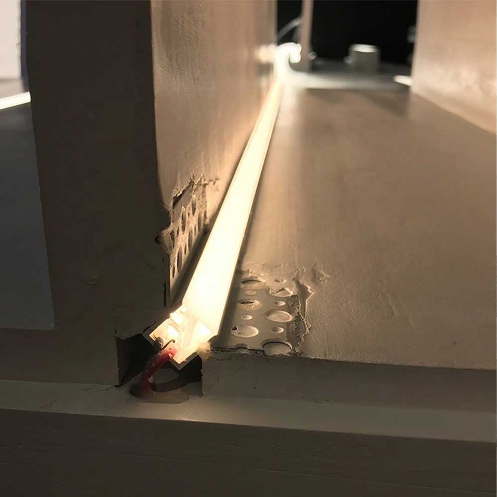 TL003 Plaster-in Inner Corner Extrusion gallery detail image