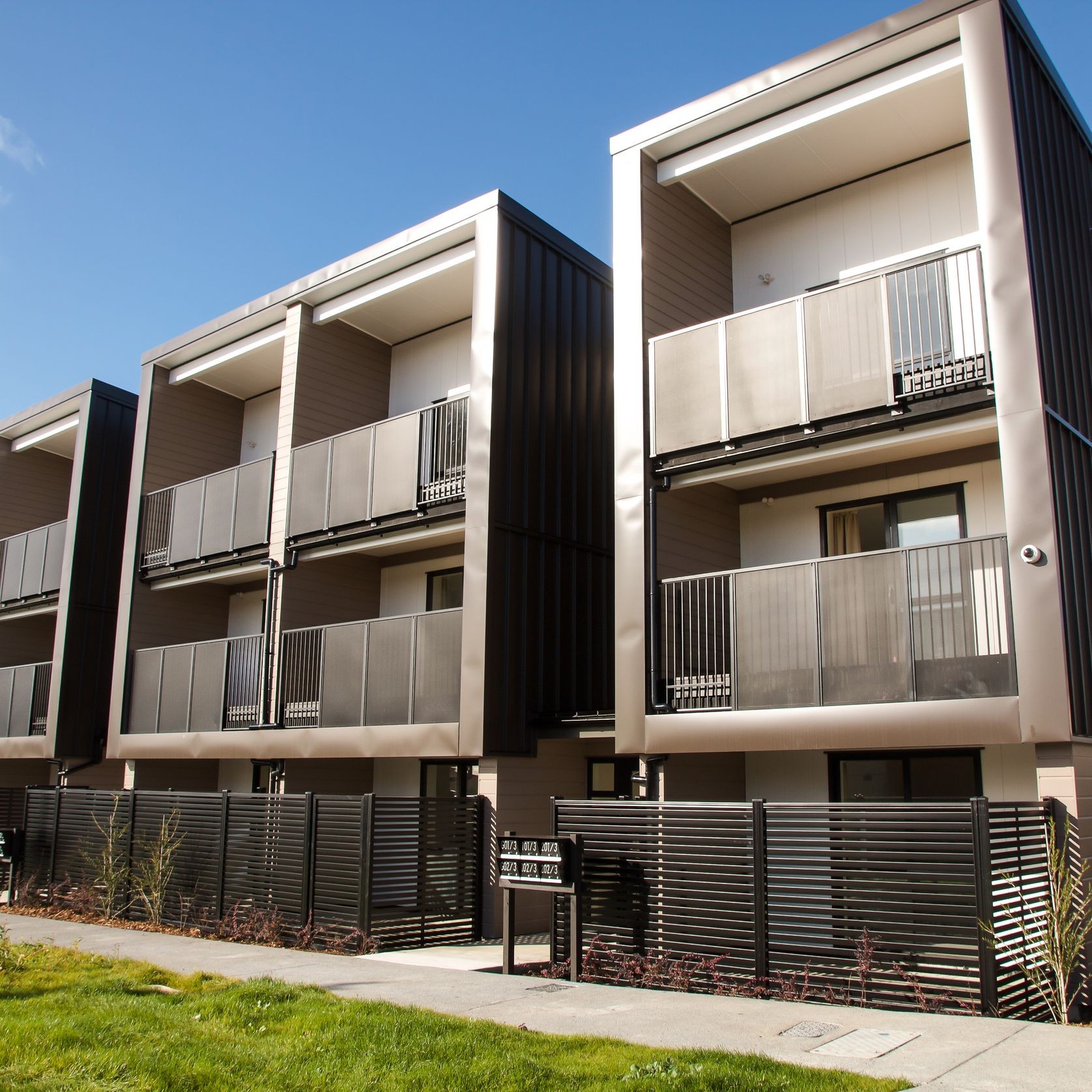 Edge® Lamerra™ Aluminium Balustrade gallery detail image
