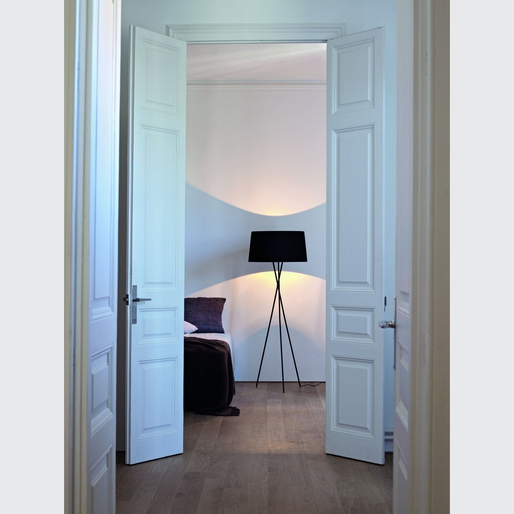 Tripode G5 Floor Lamp gallery detail image