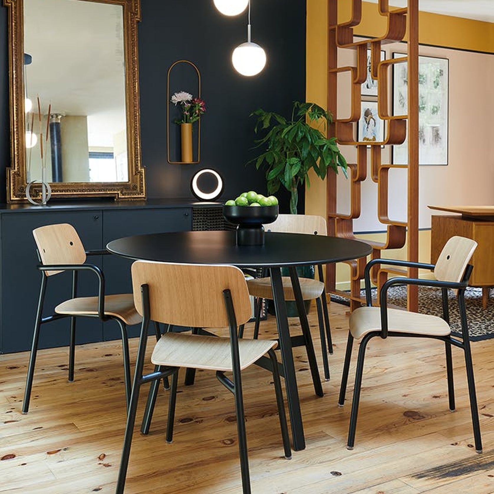 So'o Round Table 117cm gallery detail image