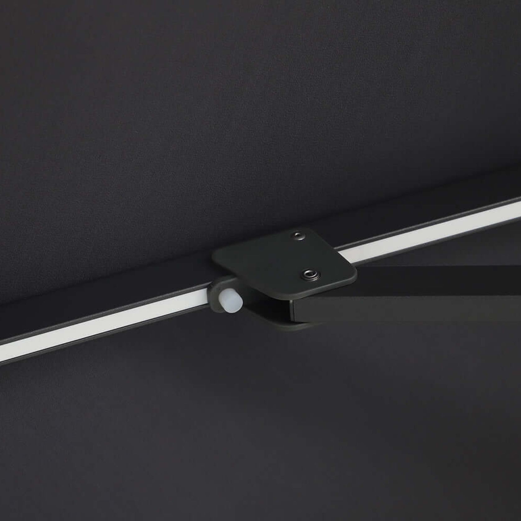 Alabaster 3m Round Cantilever Umbrella gallery detail image