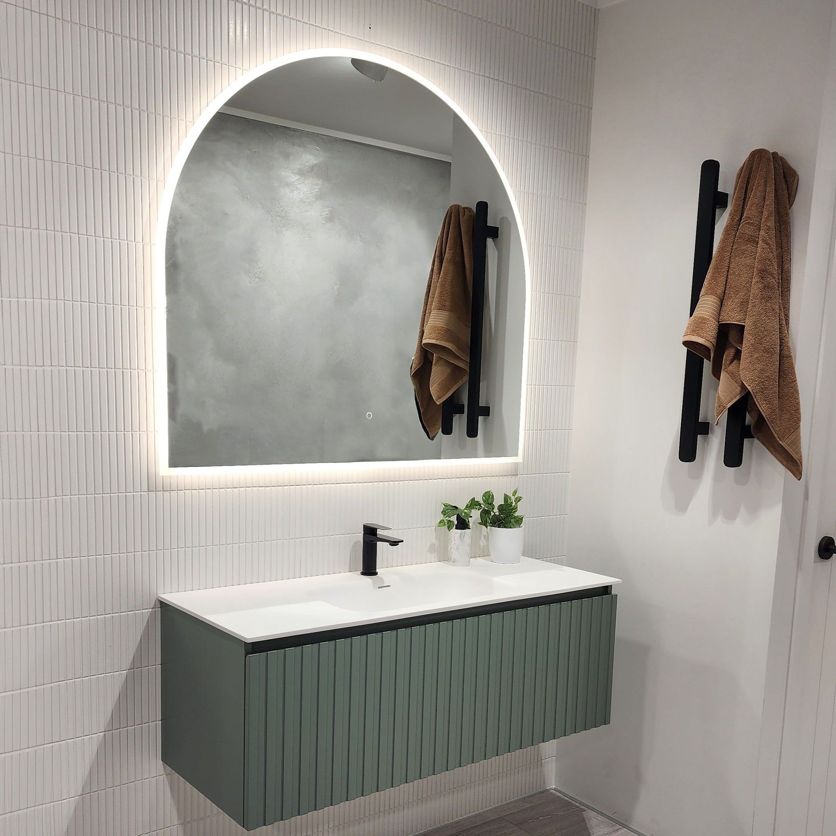 Solace 1150 Arch LED Mirror gallery detail image