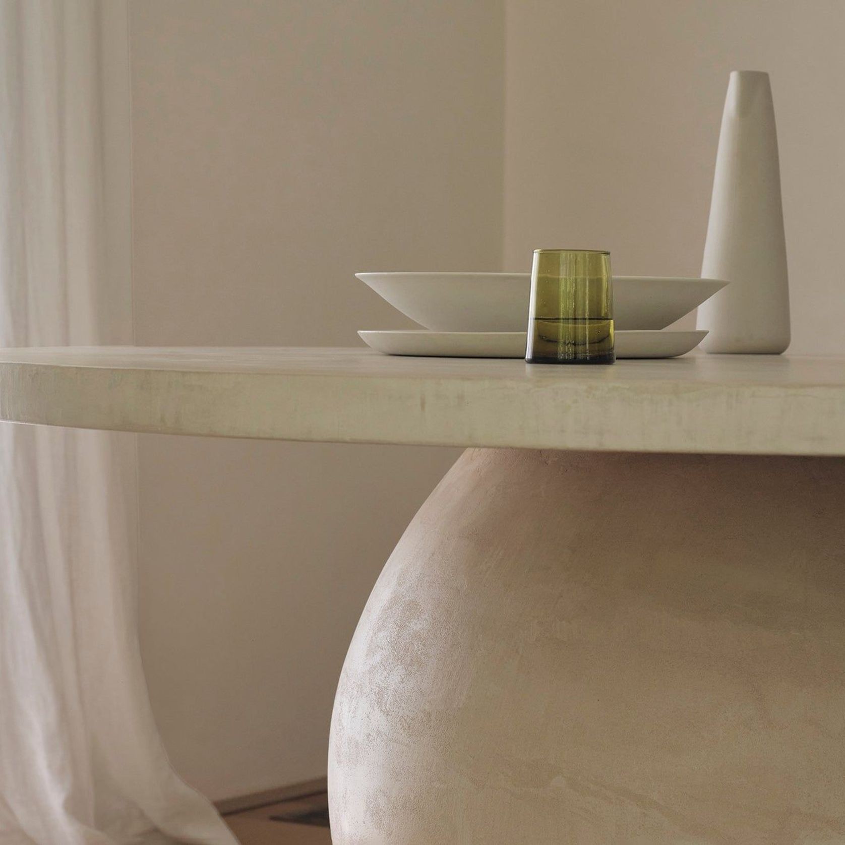 Olay Round Dining Table gallery detail image
