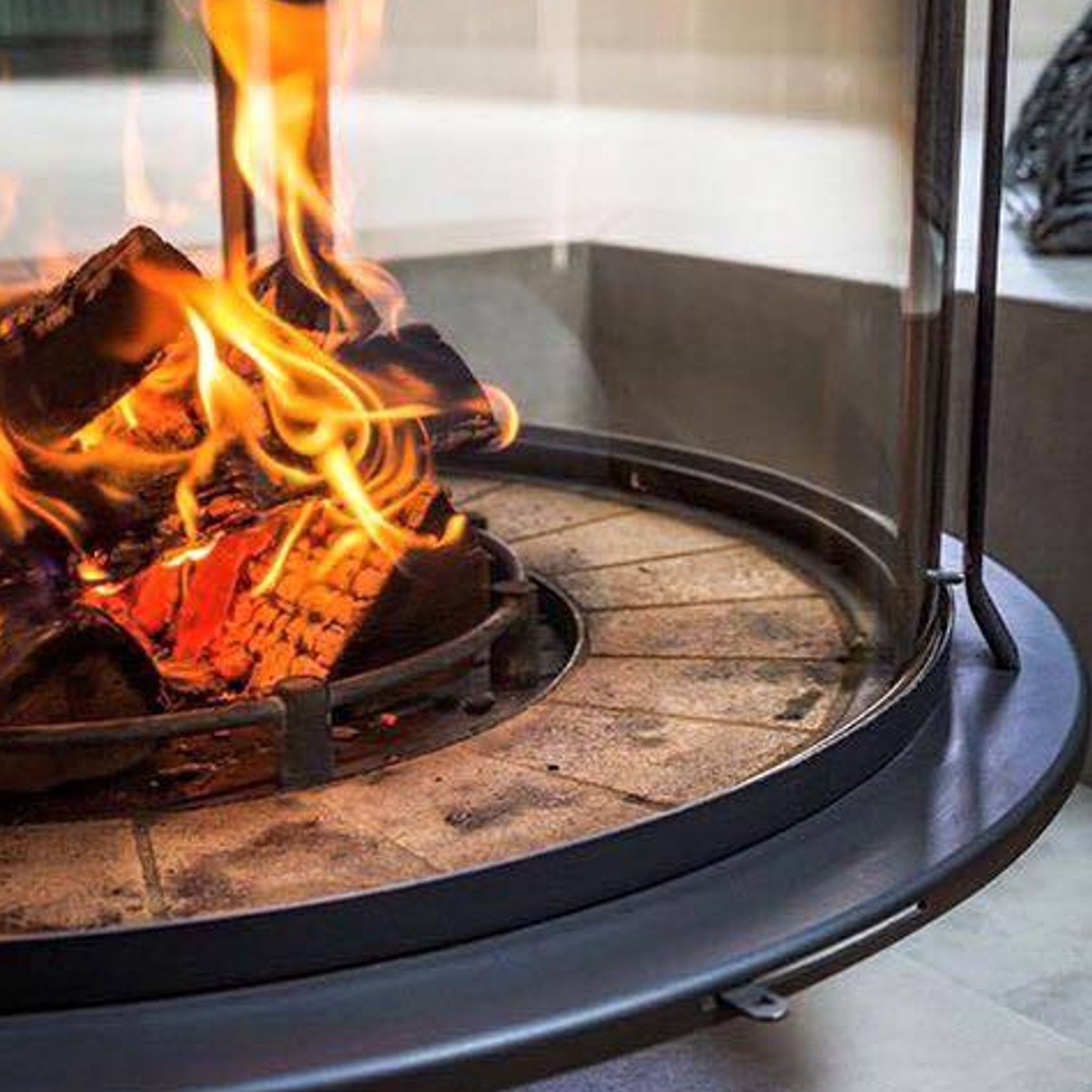 Jc Bordelet Zelia 908 | Suspended Fireplace gallery detail image