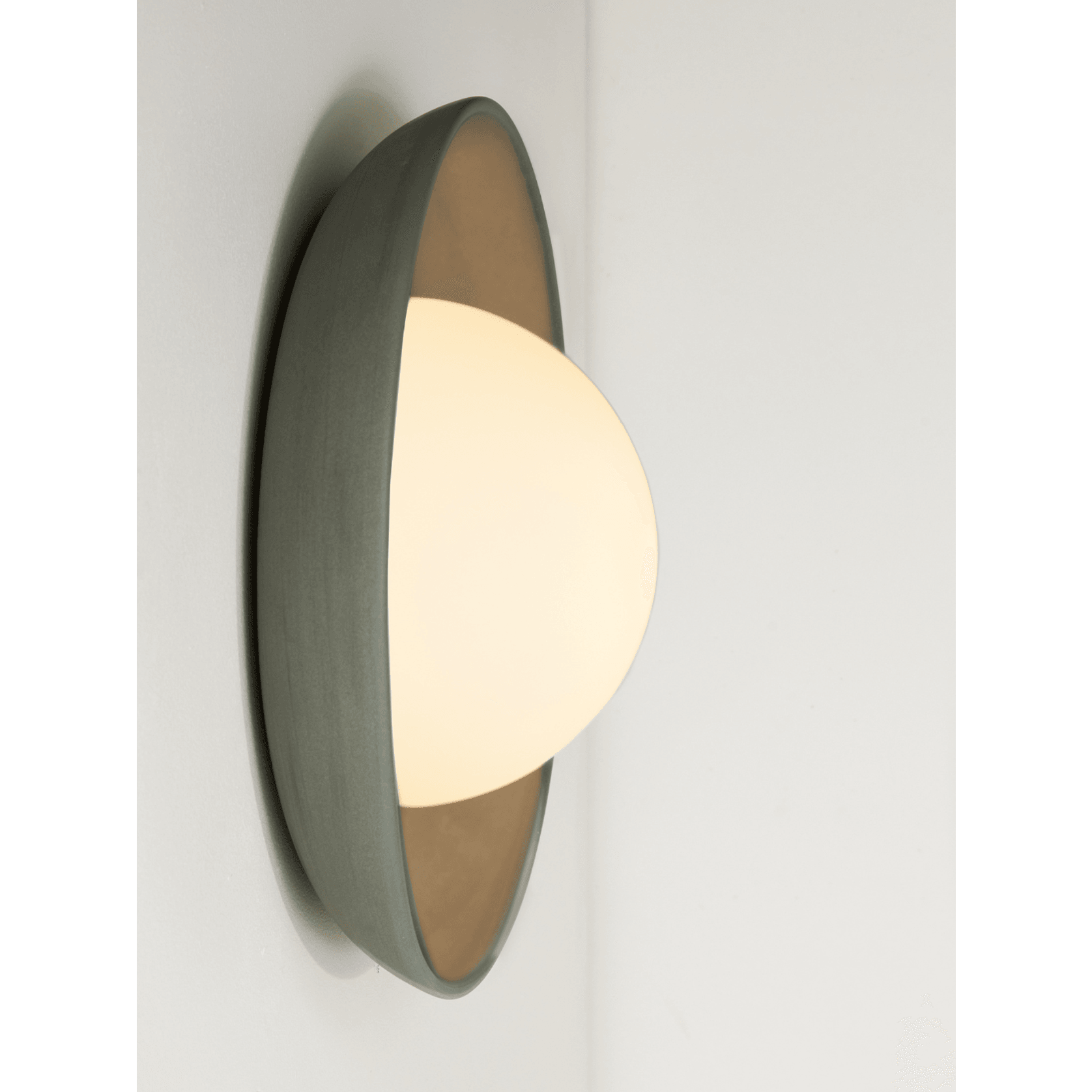 Mani Wide Sconce gallery detail image
