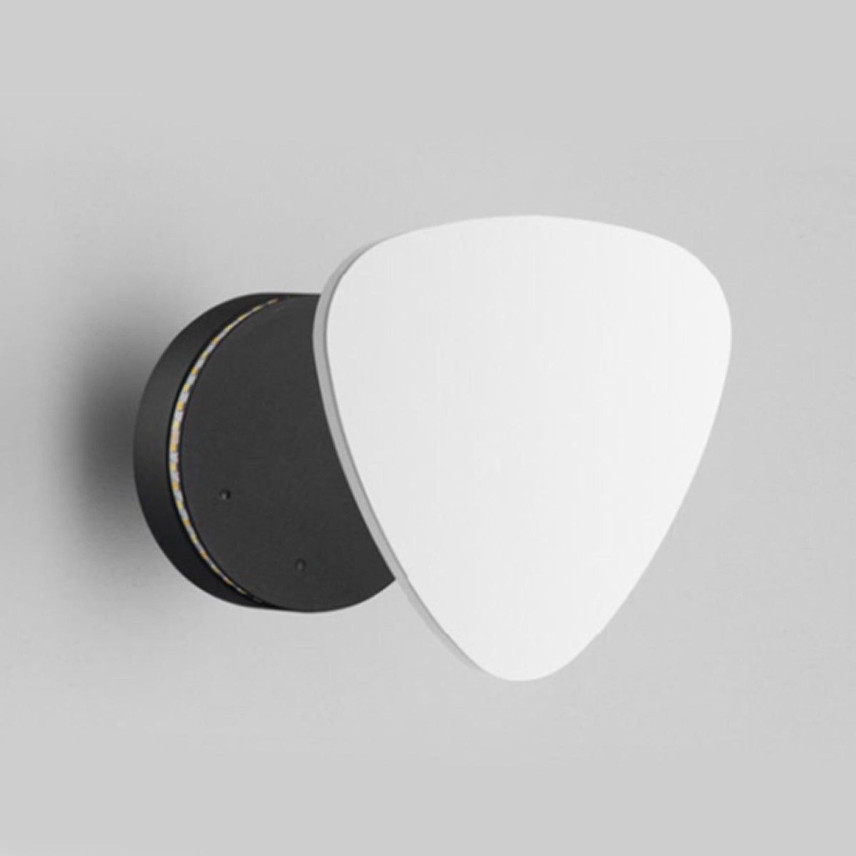 Plak Triangular Magnetic Wall Light gallery detail image