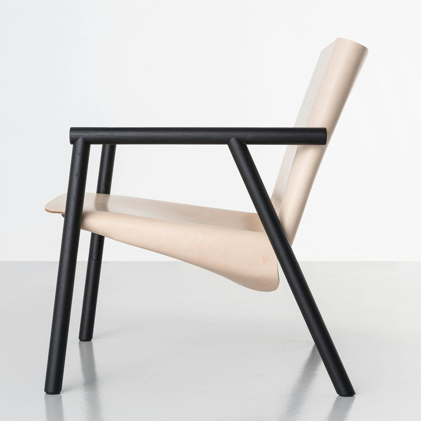 1085 Armchair gallery detail image