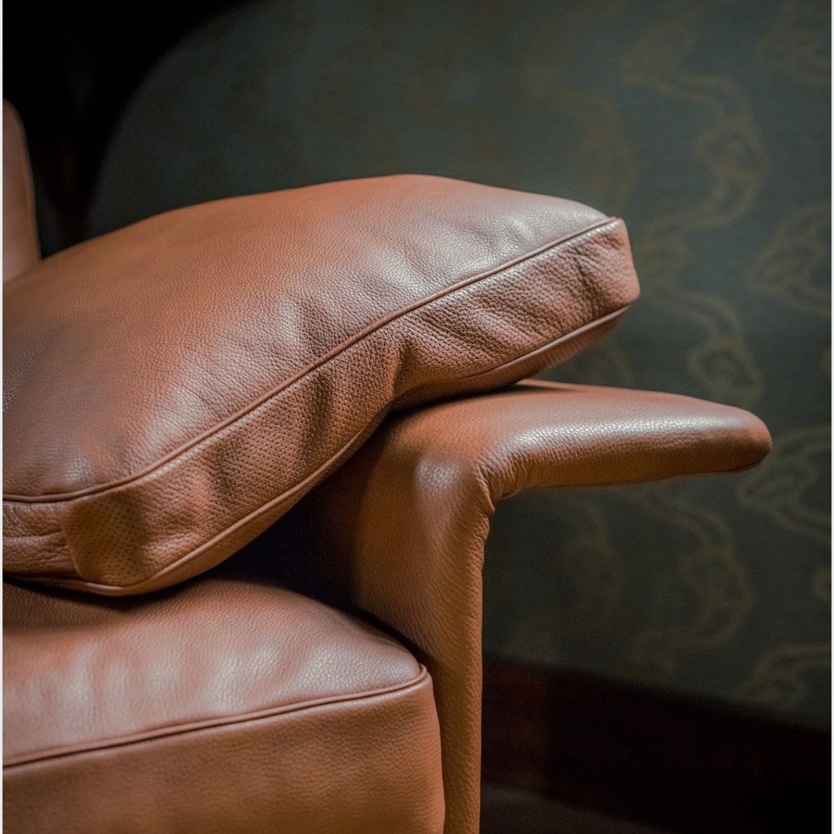 Alato Sofa gallery detail image