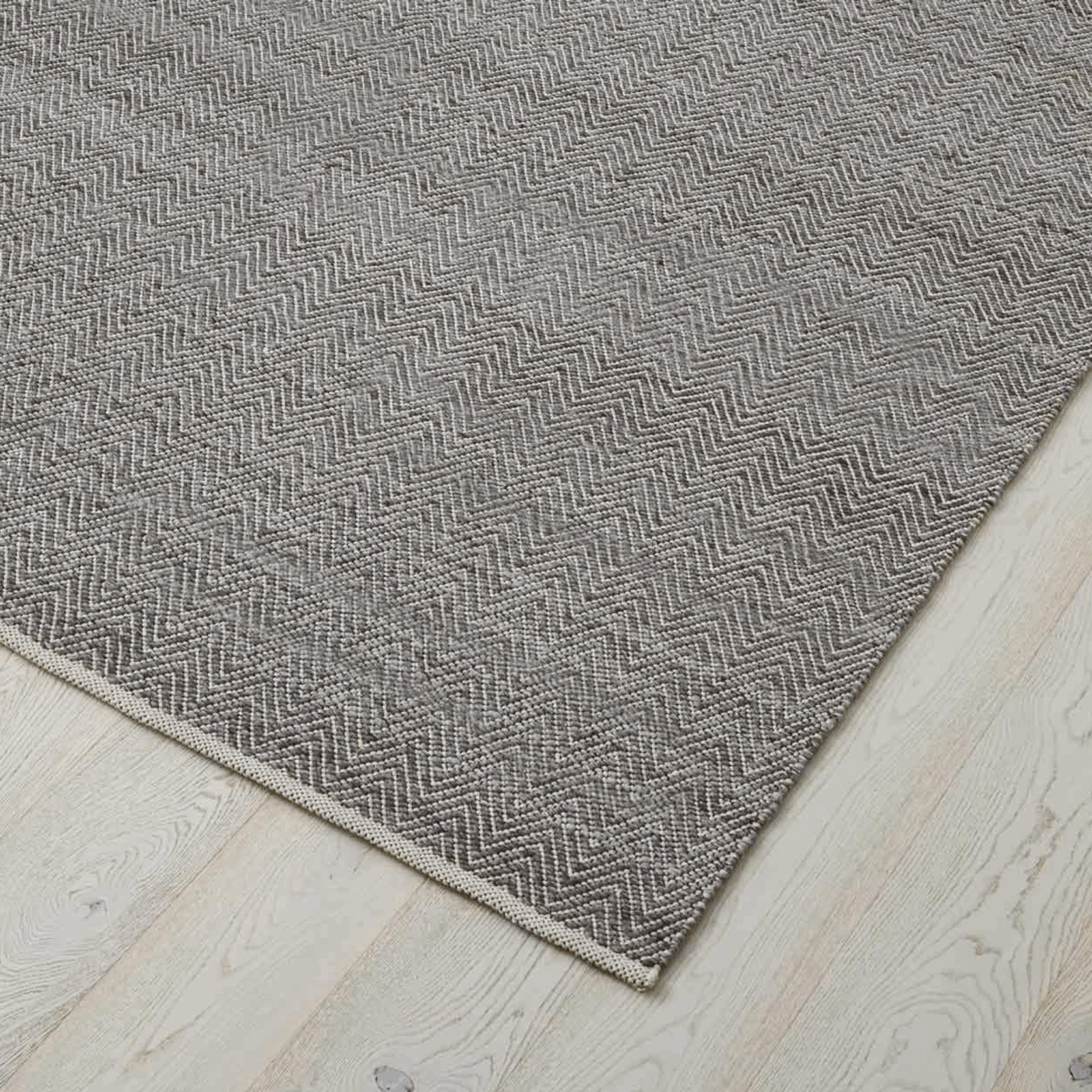 Matterhorn Rug Tar gallery detail image