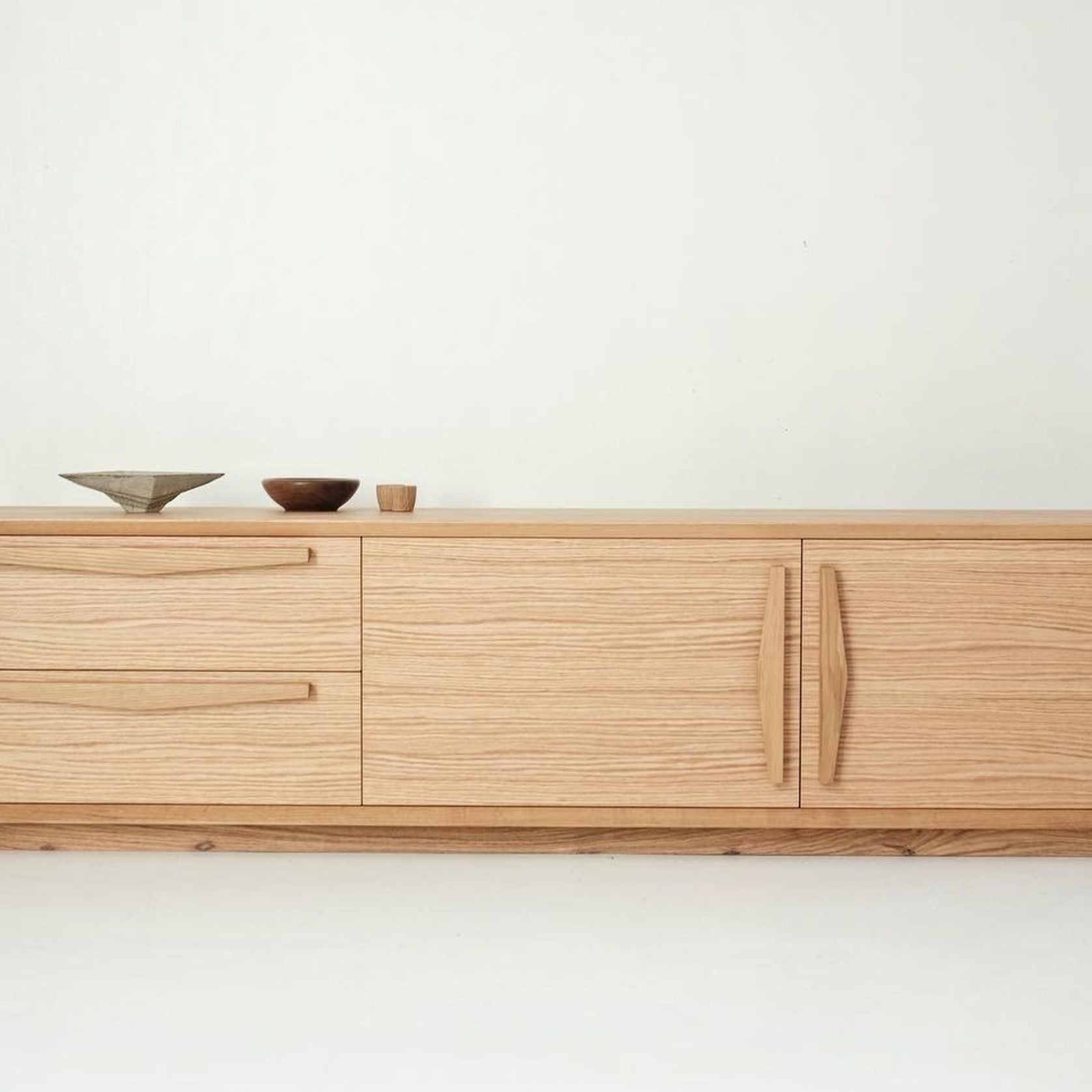 Suvio Entertainment Unit gallery detail image