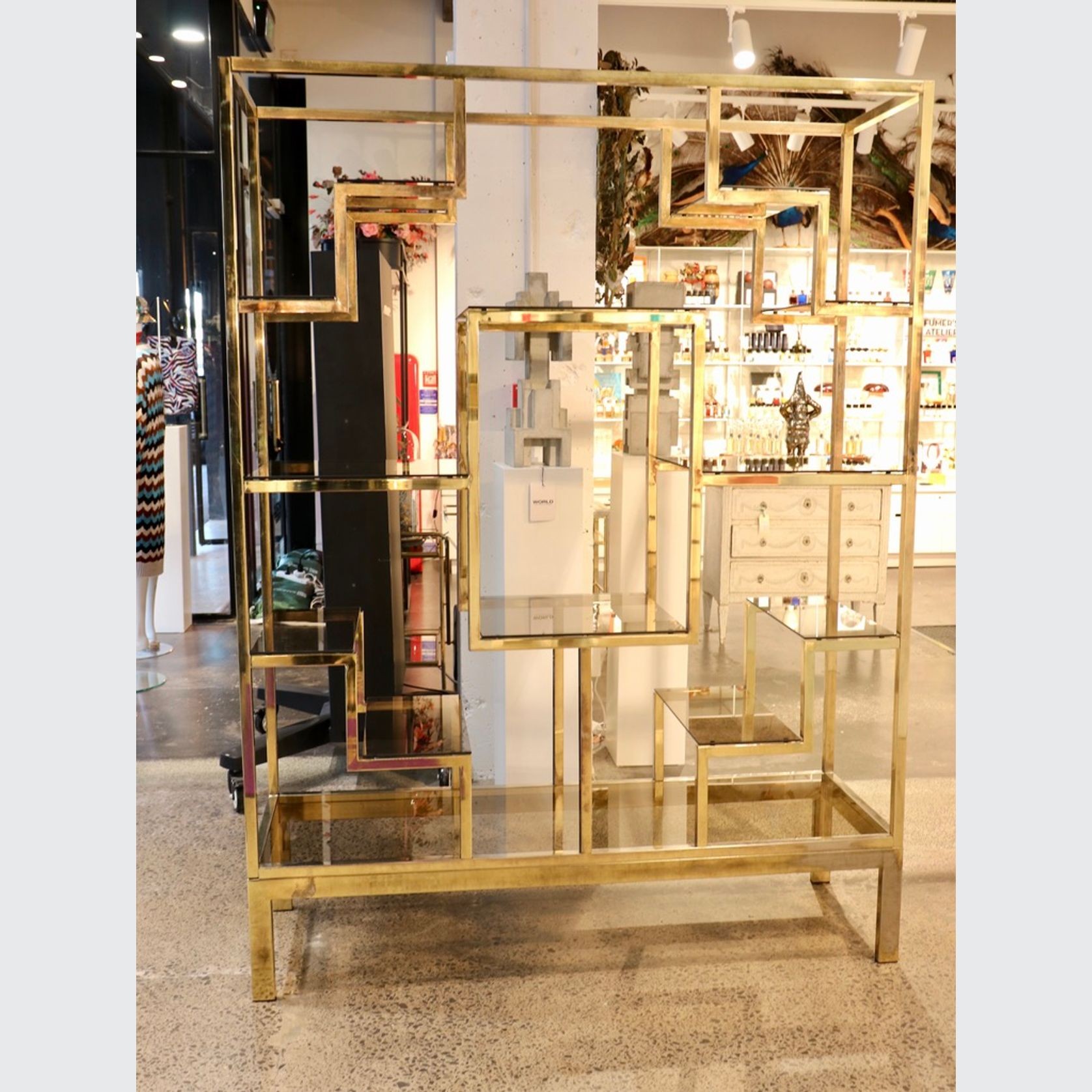 An Impressive Mid-Century Brass And Glass Etagere gallery detail image