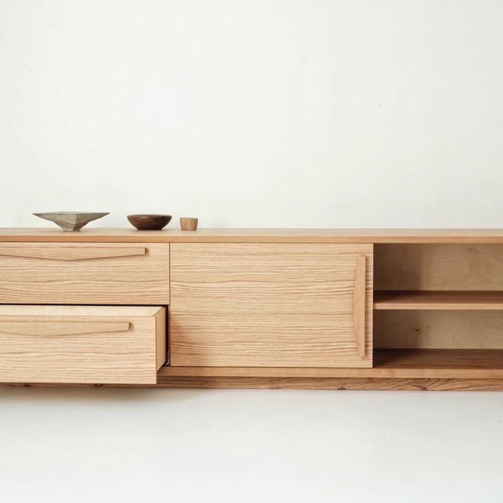 Suvio Entertainment Unit gallery detail image