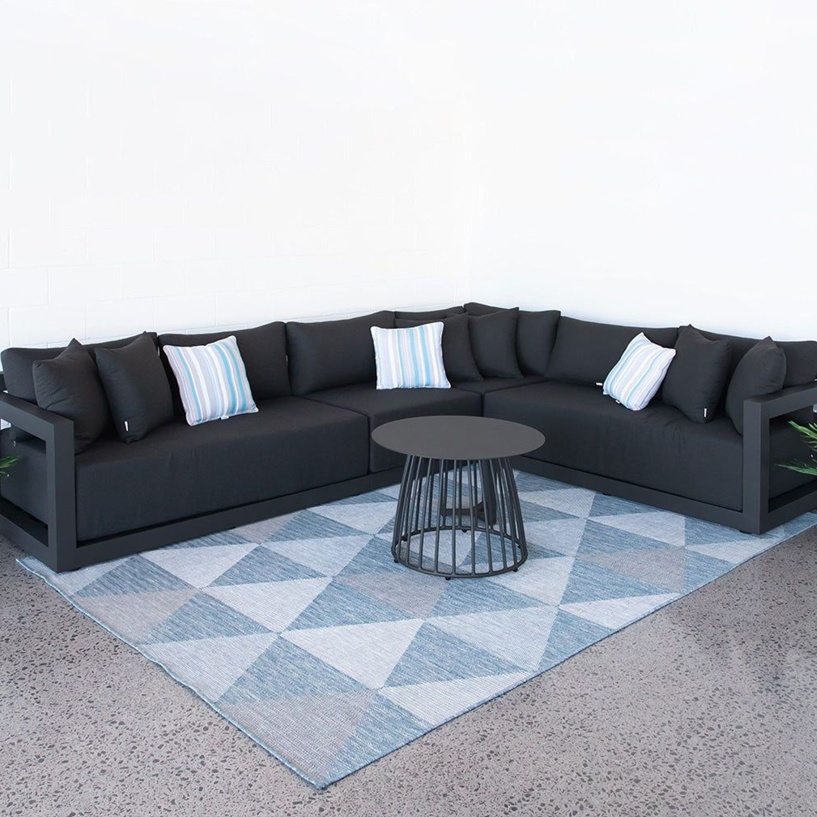 Ibis 2.0 Oversized Outdoor Right Sofa gallery detail image