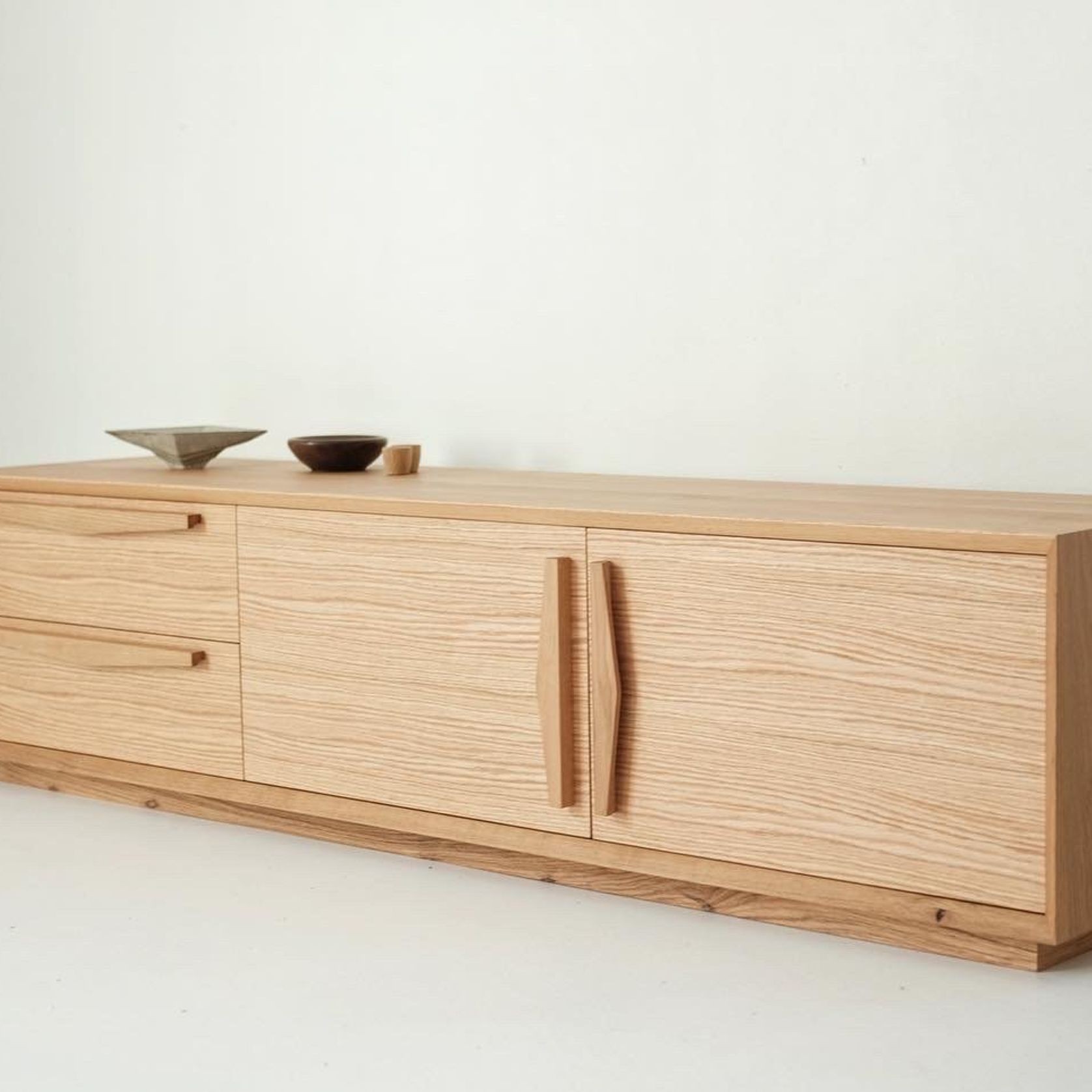 Suvio Entertainment Unit gallery detail image