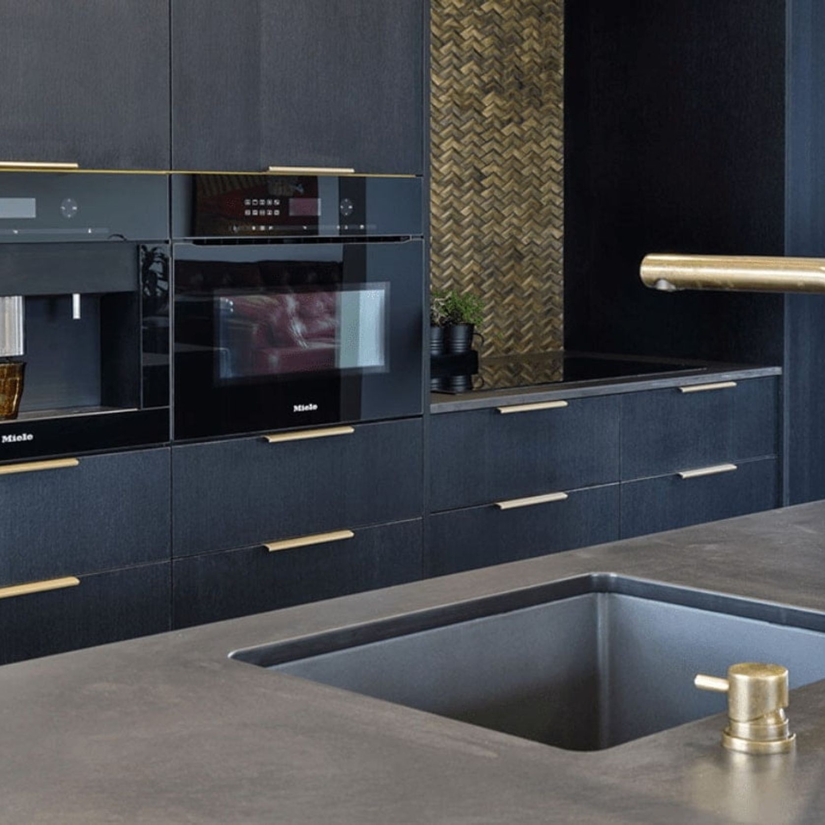 Kitchen lip pull handles darwin Matt black /Brushed brass/Brushed nickel/Matt white gallery detail image