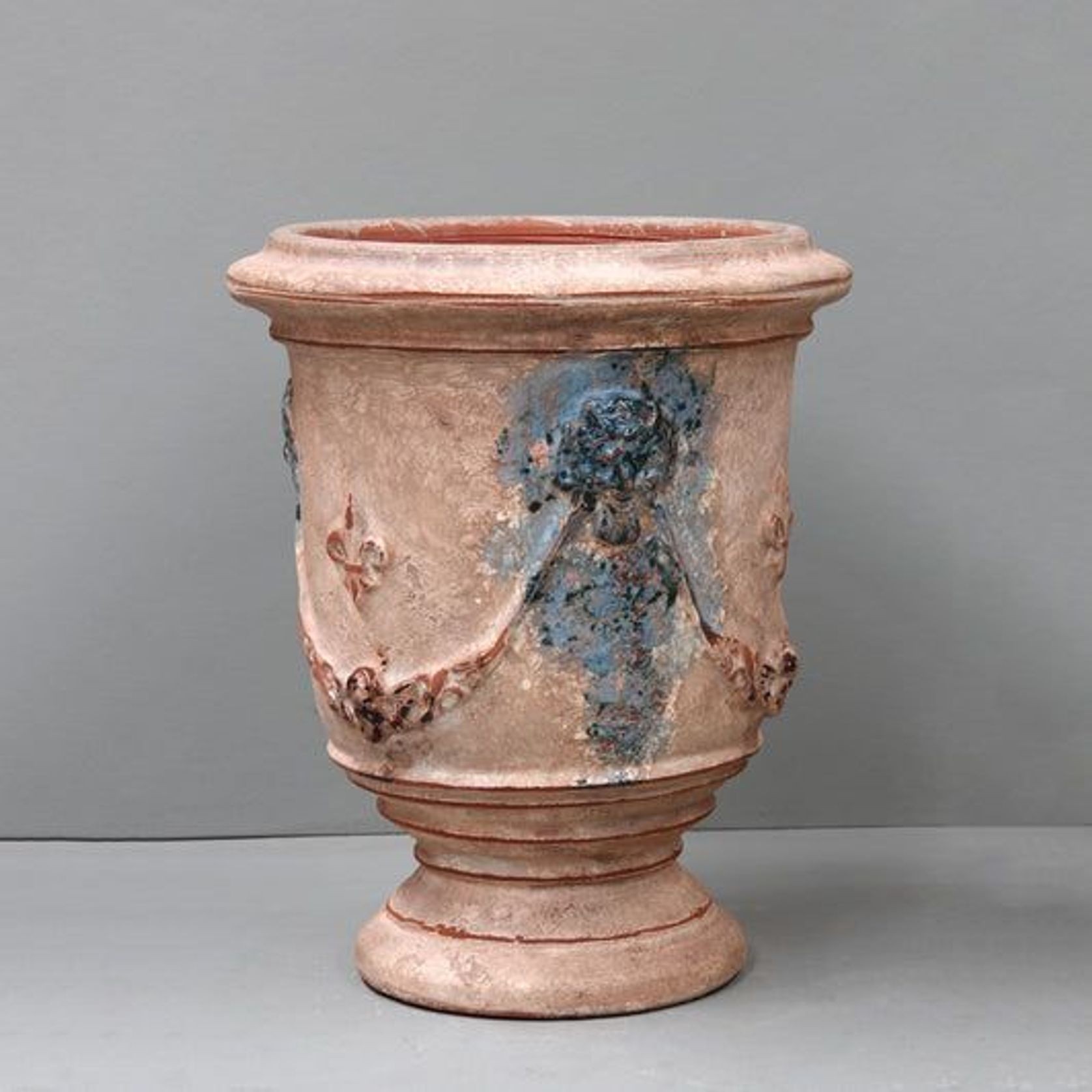 Le Chene Vert Antica XVIIth Chinon Anduze Urn gallery detail image