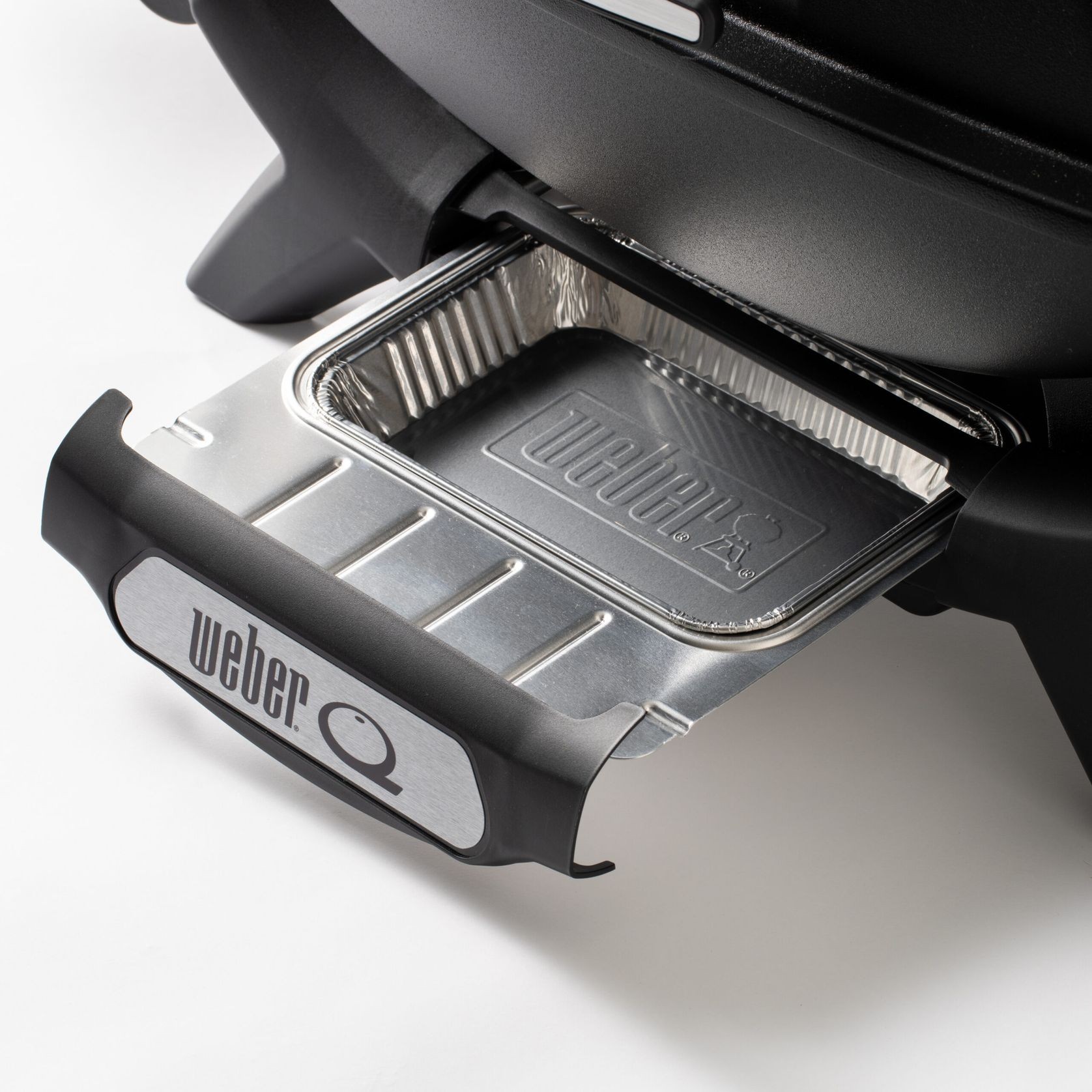 Weber Q2800N+ Midnight Black ULPG gallery detail image