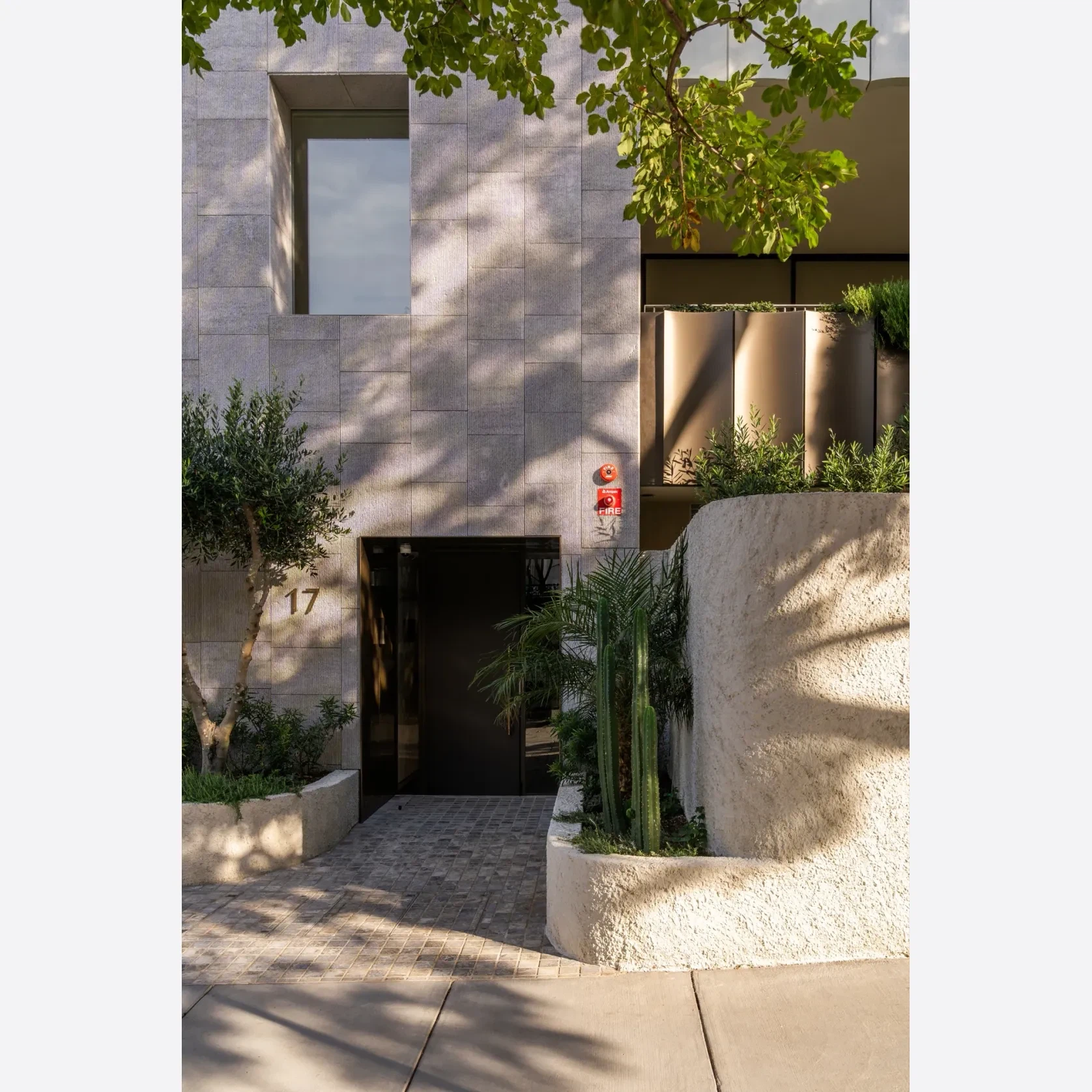 Tundra Grey Split Limestone Cobblestones gallery detail image