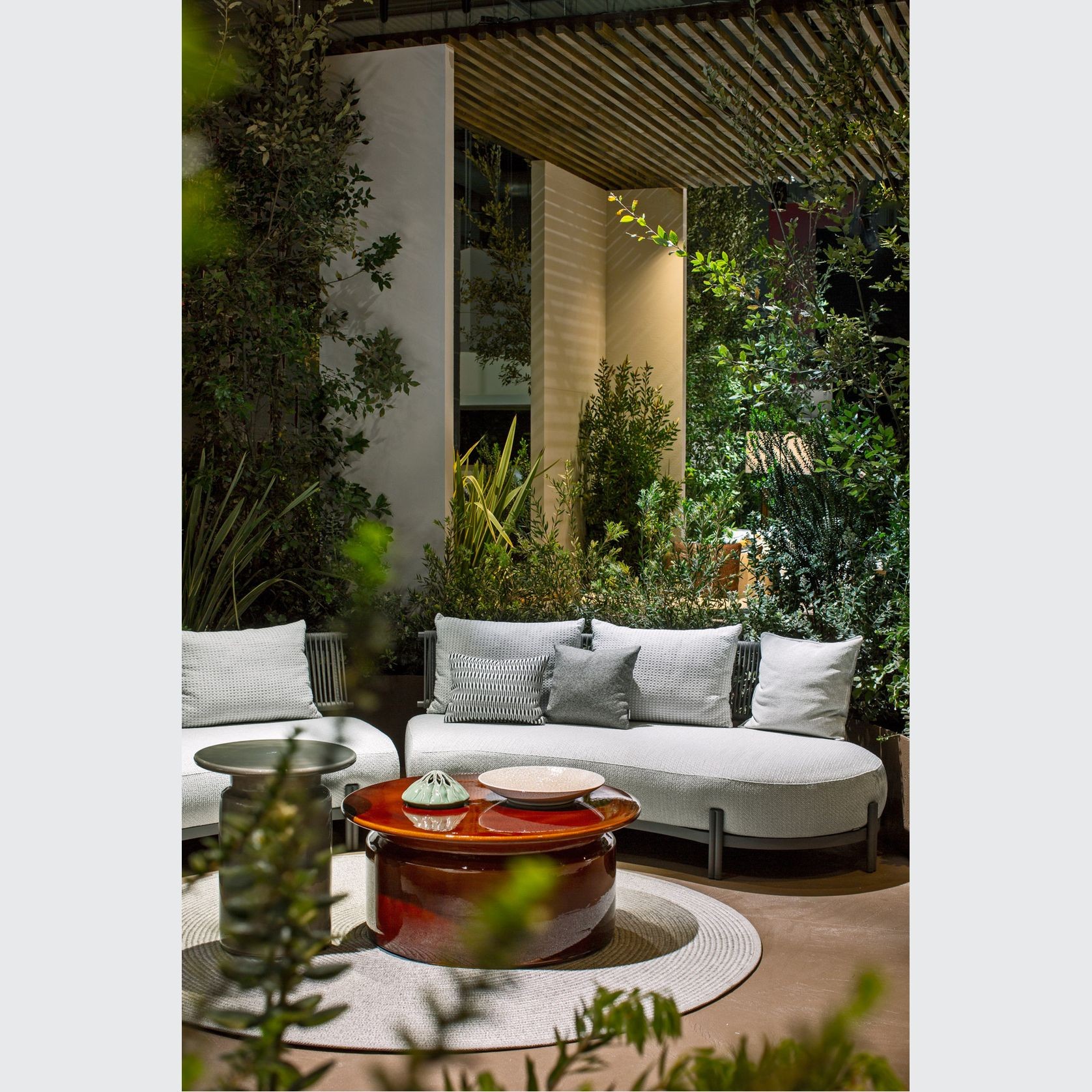 Loto Curved Modular Outdoor Sofa by Atmosphera gallery detail image
