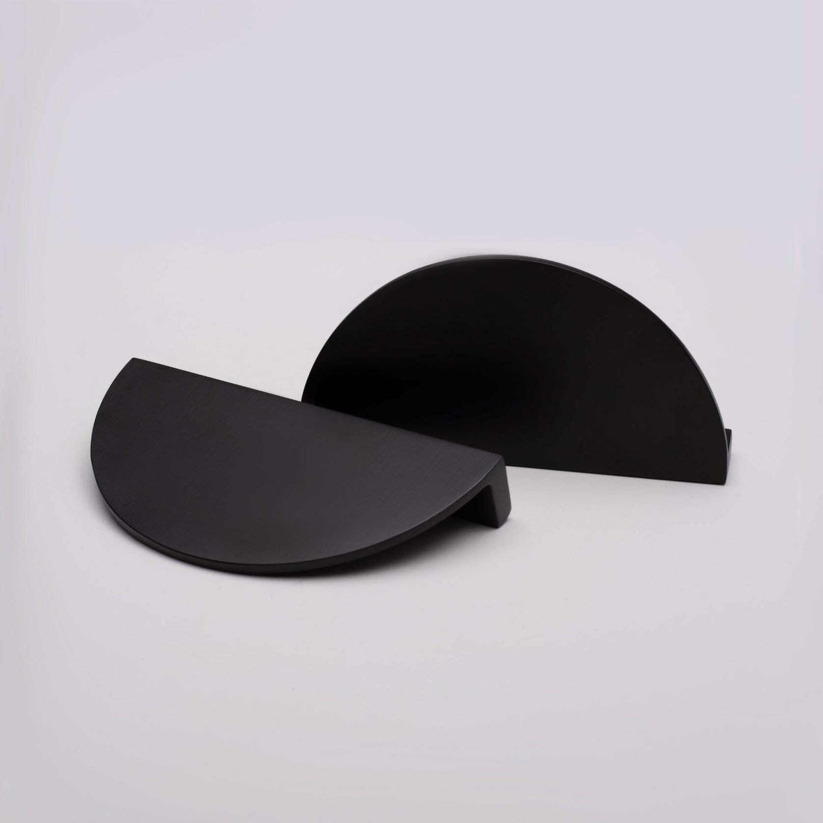 KT&CO Kitchen drawer handles luna pull half moon Albany Matt black / brushed brass /Brushed nickel gallery detail image